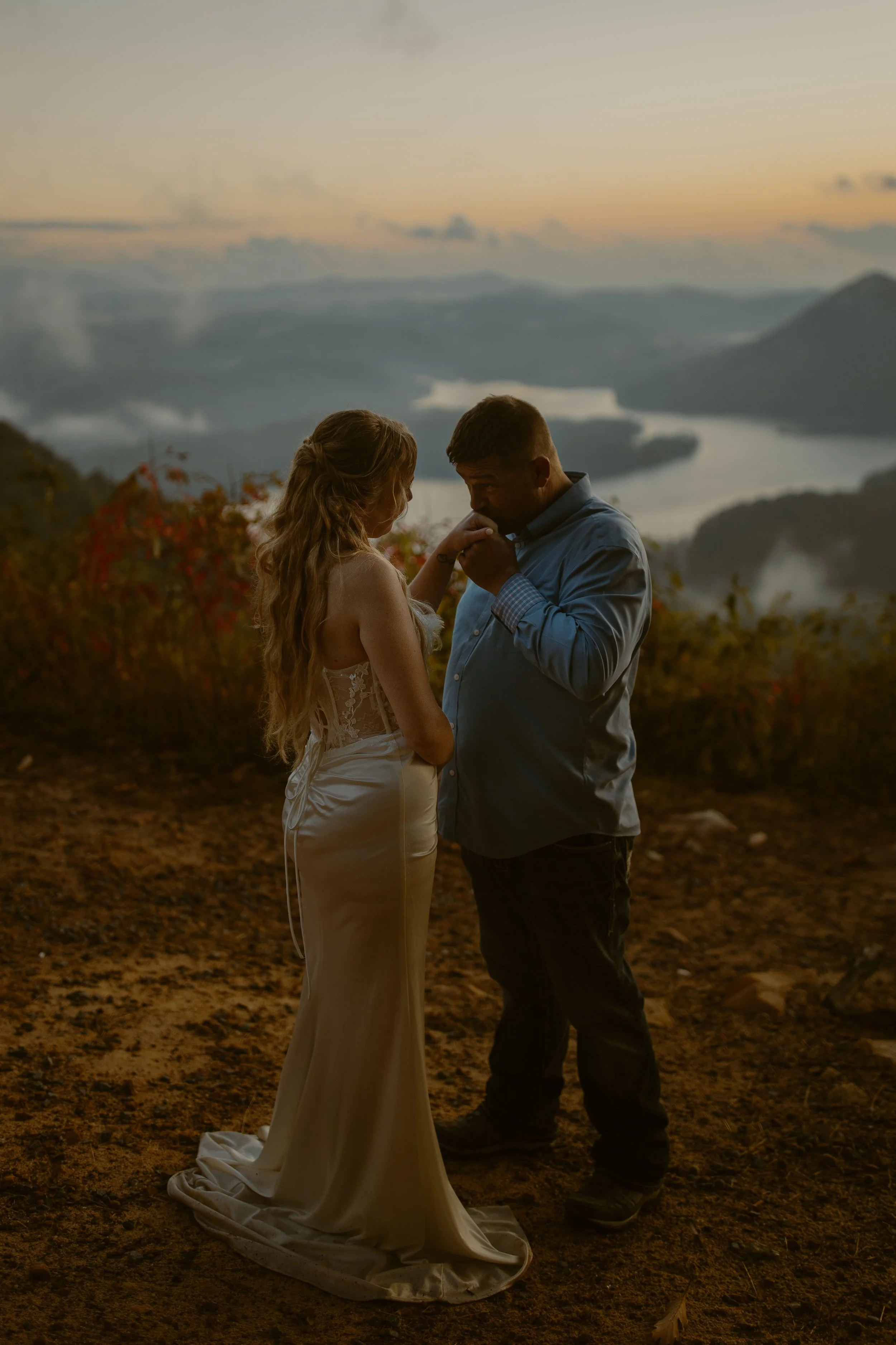 Tennessee-adventure-waterfall-fall-elopement