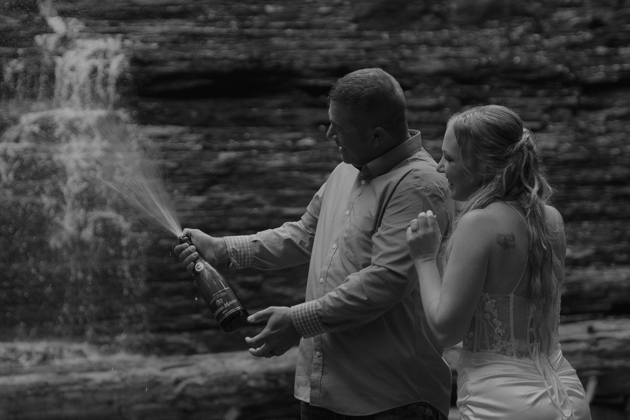 Tennessee-adventure-waterfall-fall-elopement