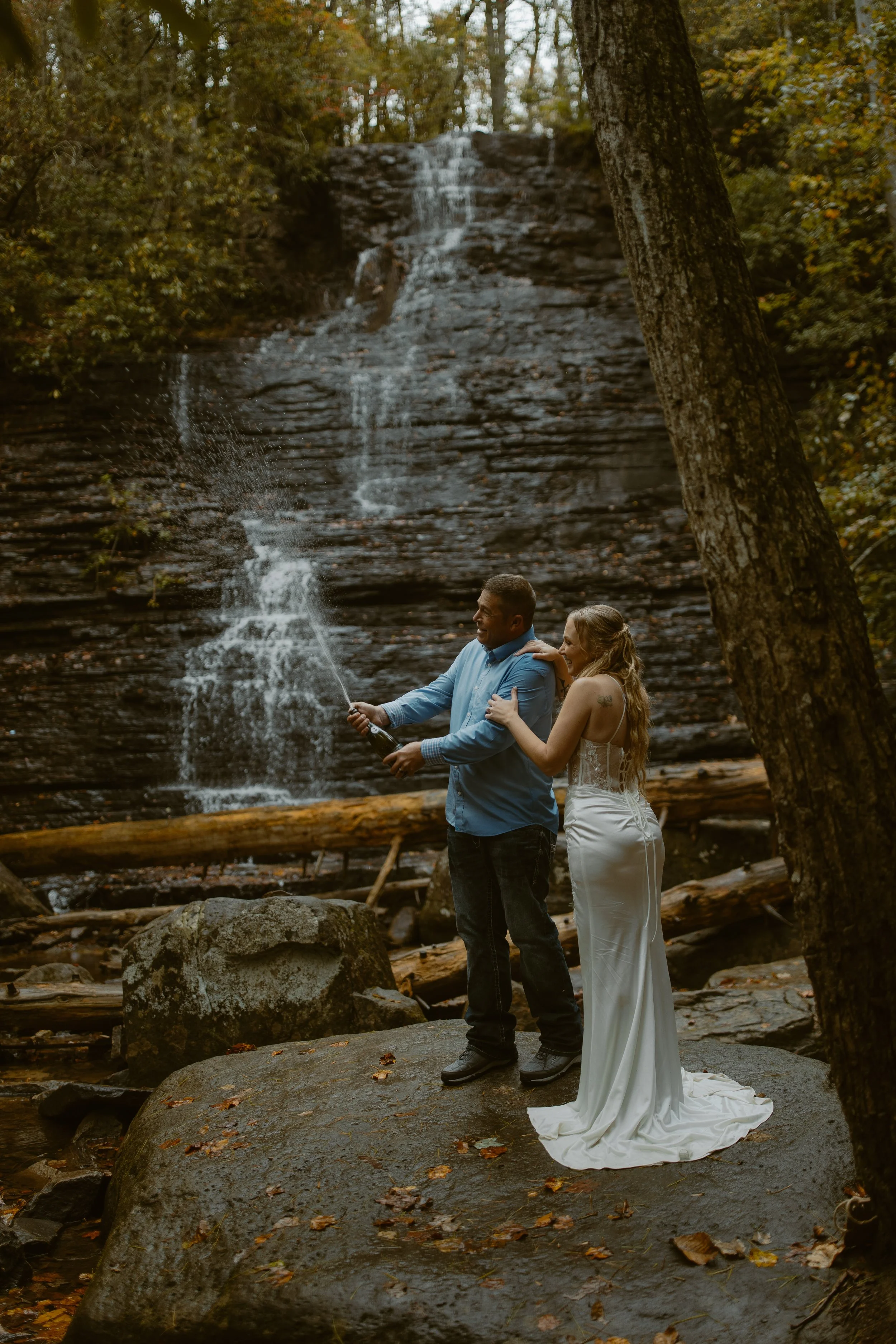 Tennessee-adventure-waterfall-fall-elopement