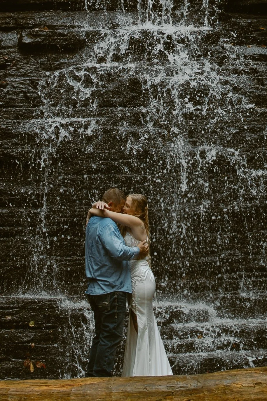 Tennessee-adventure-waterfall-fall-elopement