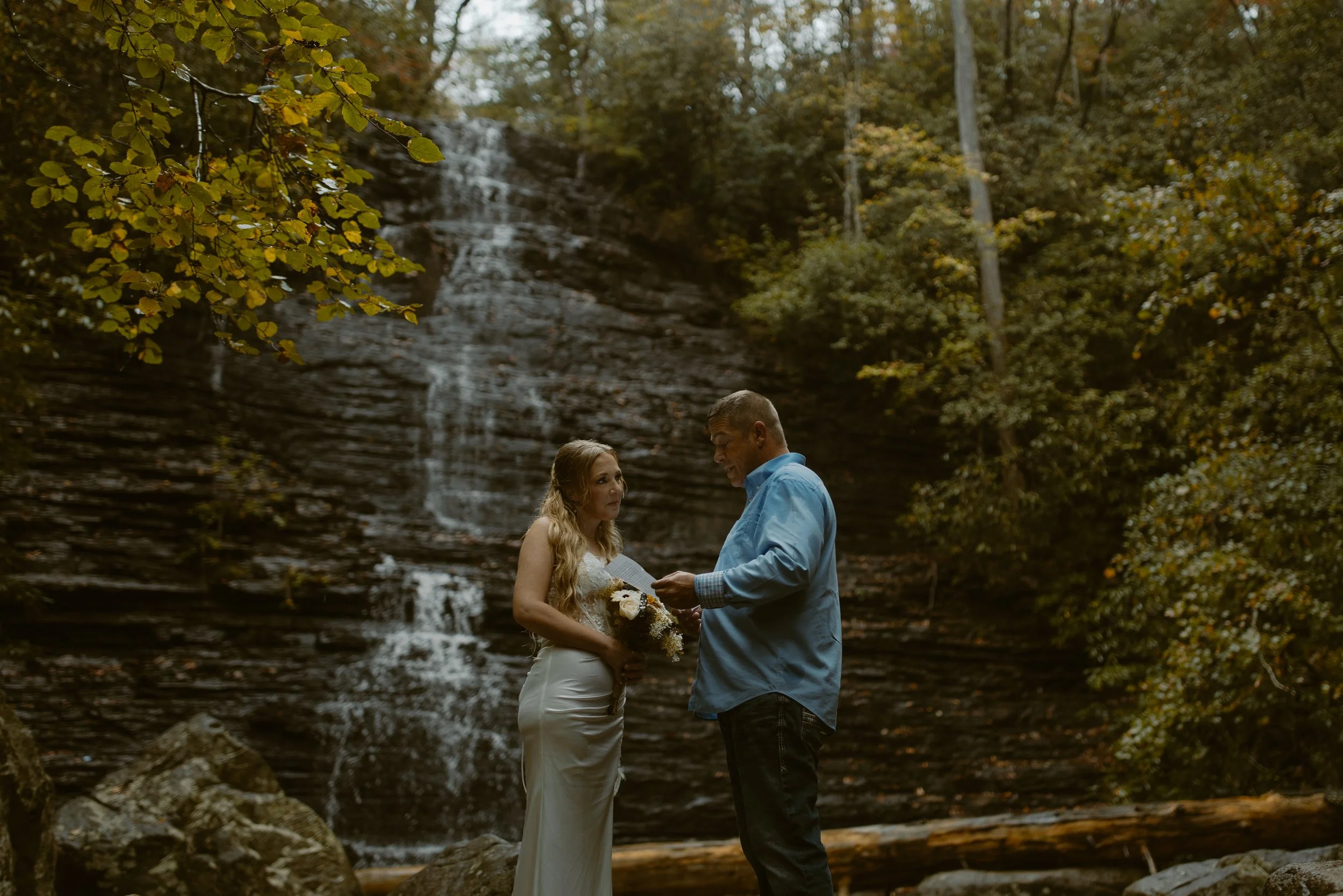 Tennessee-adventure-waterfall-fall-elopement
