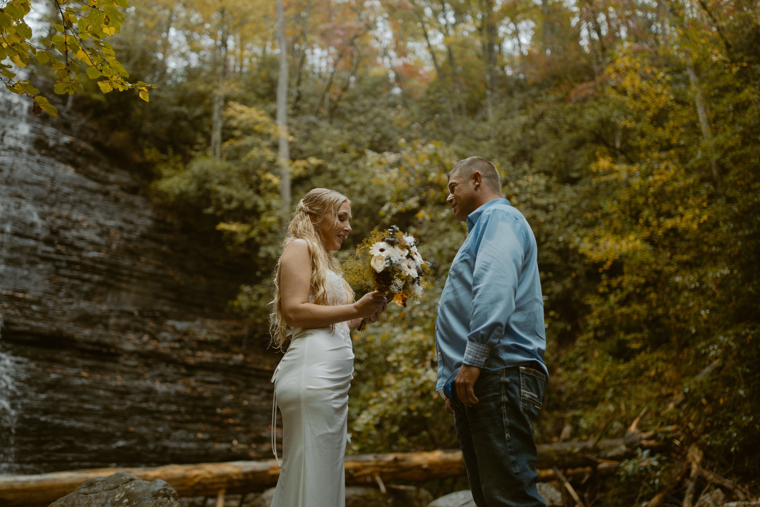 Tennessee-adventure-waterfall-fall-elopement