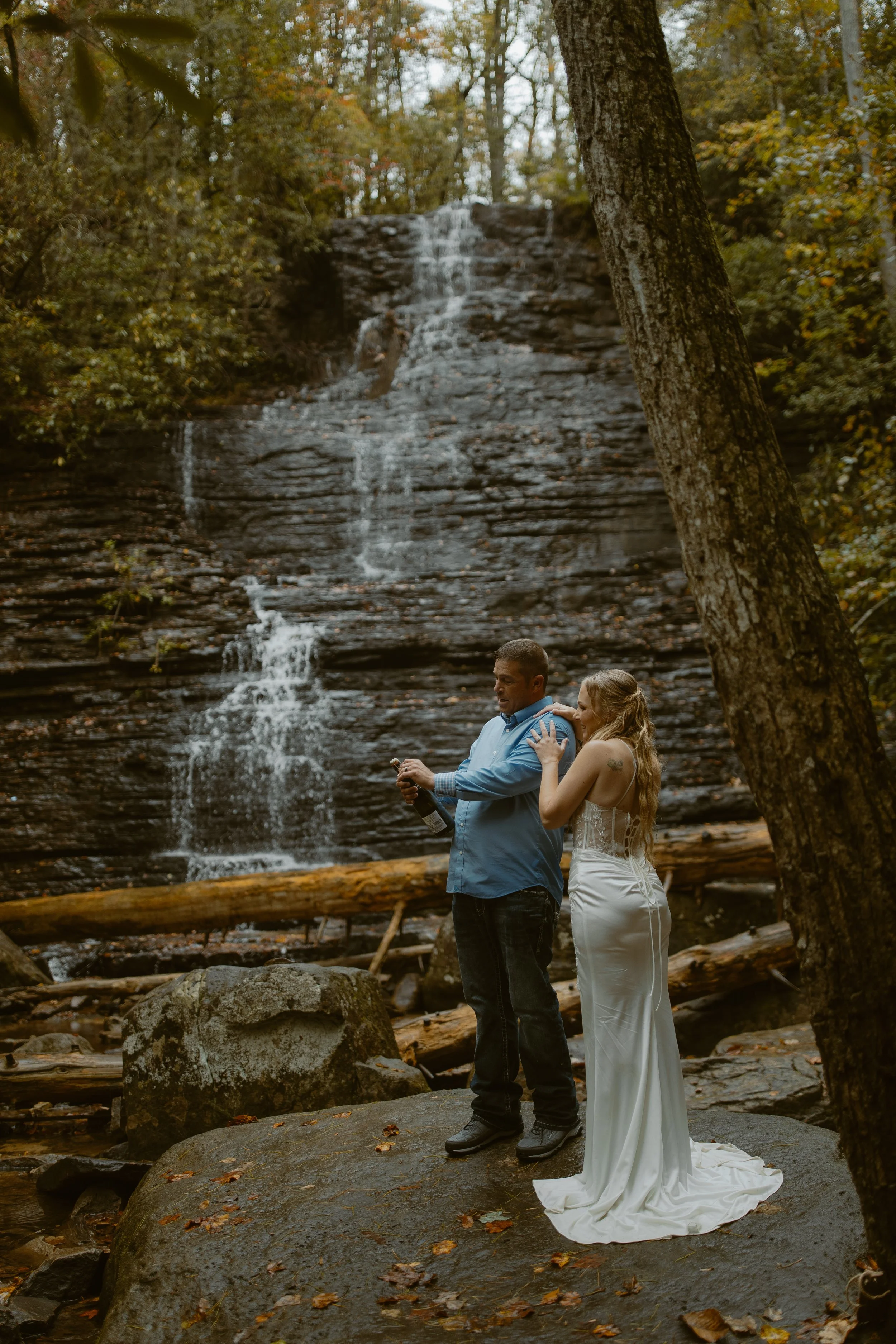 Tennessee-adventure-waterfall-fall-elopement