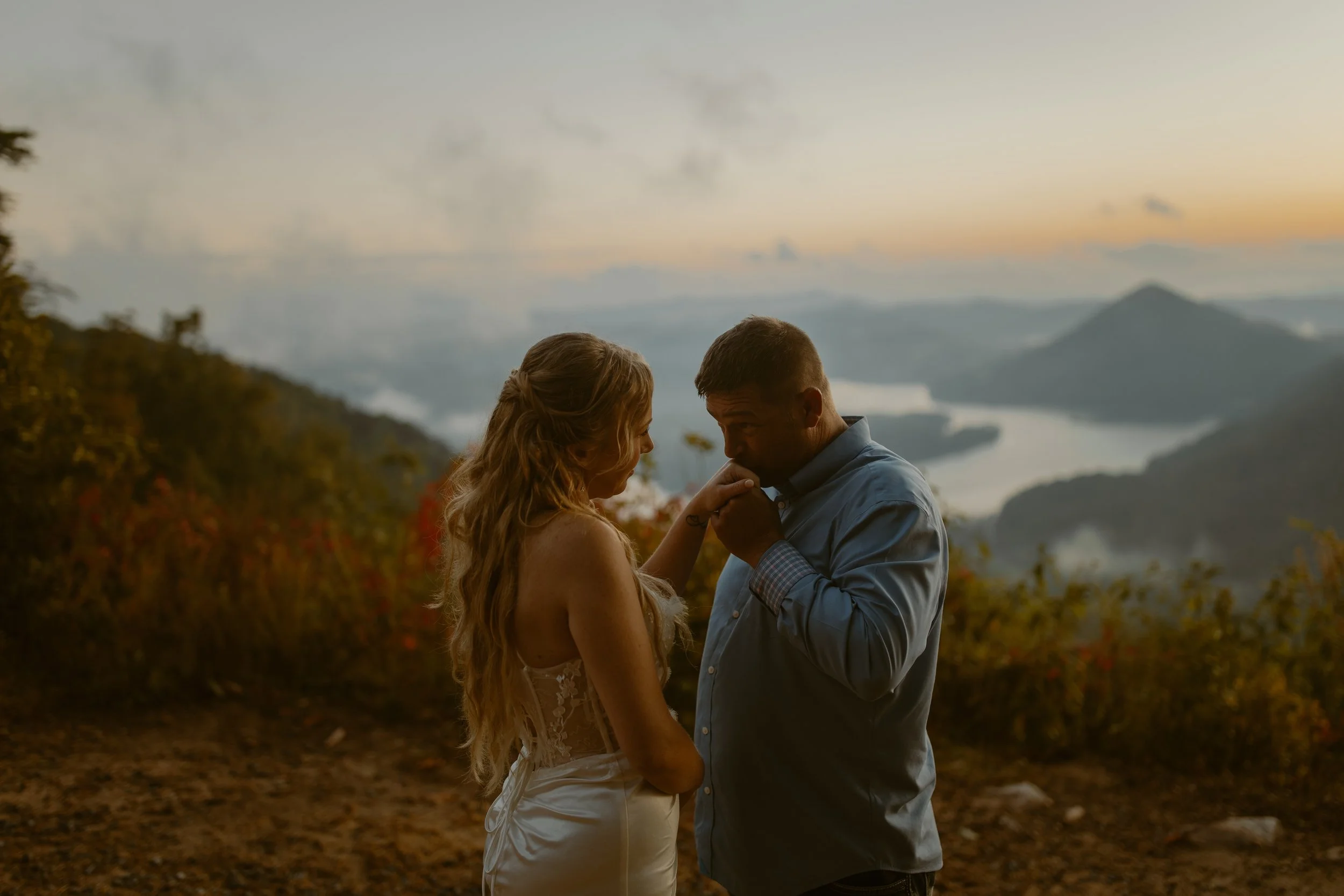 Tennessee-adventure-waterfall-fall-elopement
