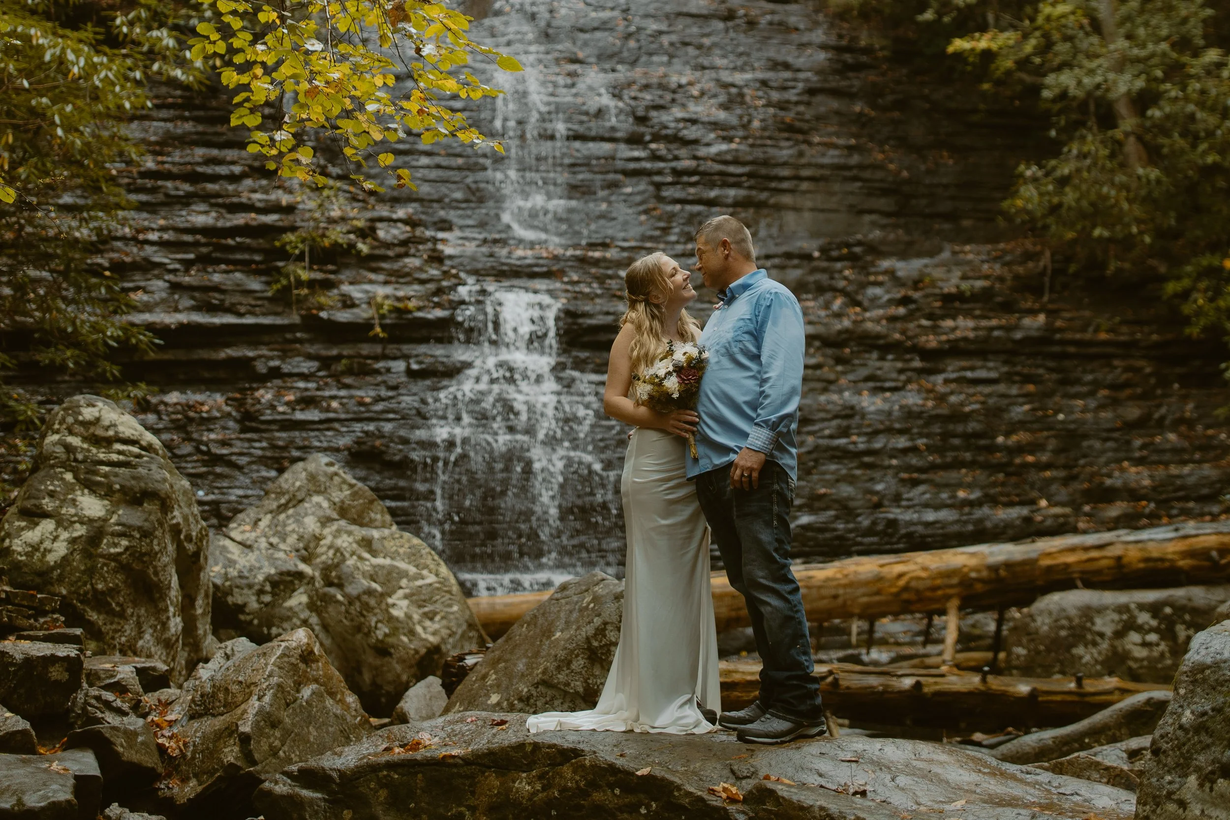 Tennessee-adventure-waterfall-fall-elopement