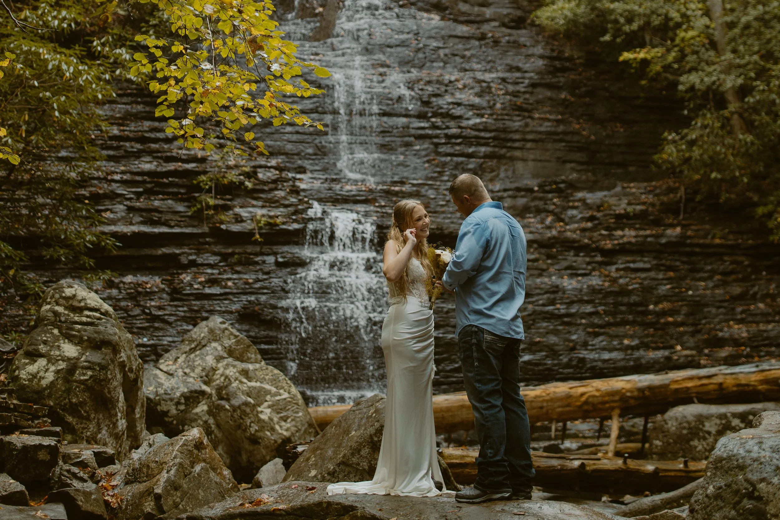 Tennessee-adventure-waterfall-fall-elopement