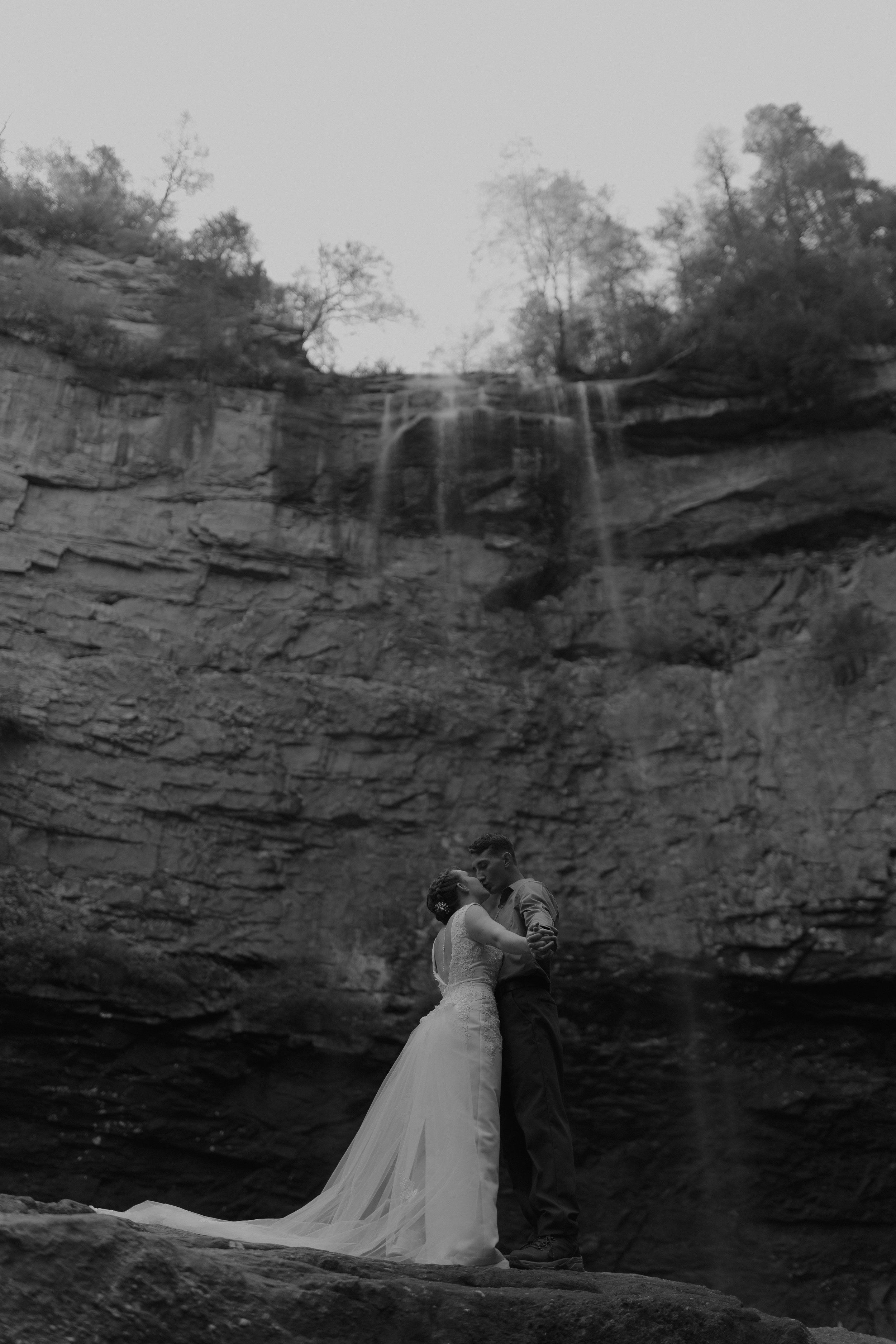 Tennessee-waterfall-sunrise-elopement