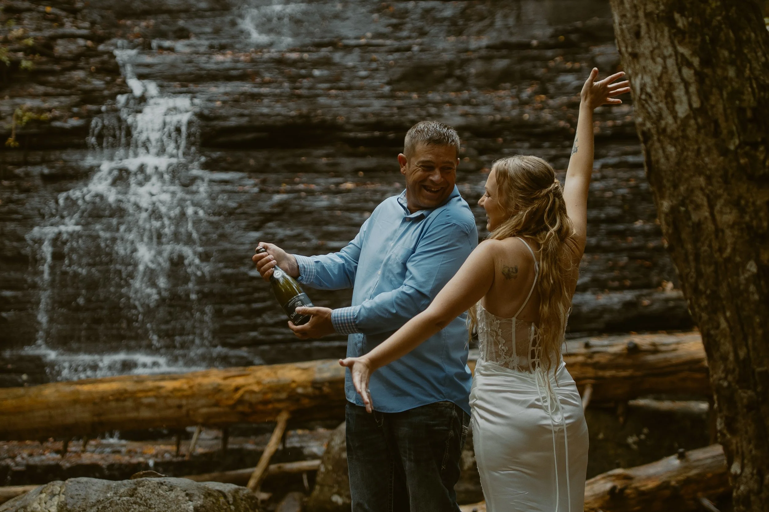 Tennessee-adventure-waterfall-fall-elopement