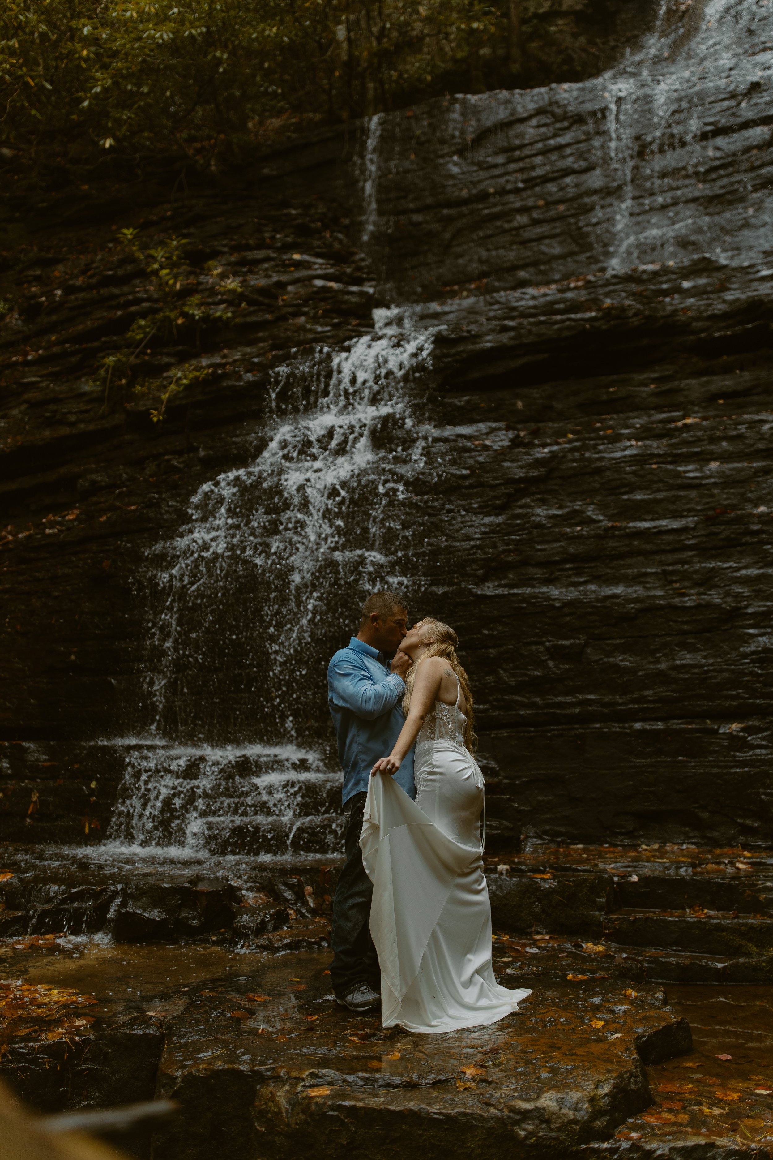 Tennessee-adventure-waterfall-fall-elopement