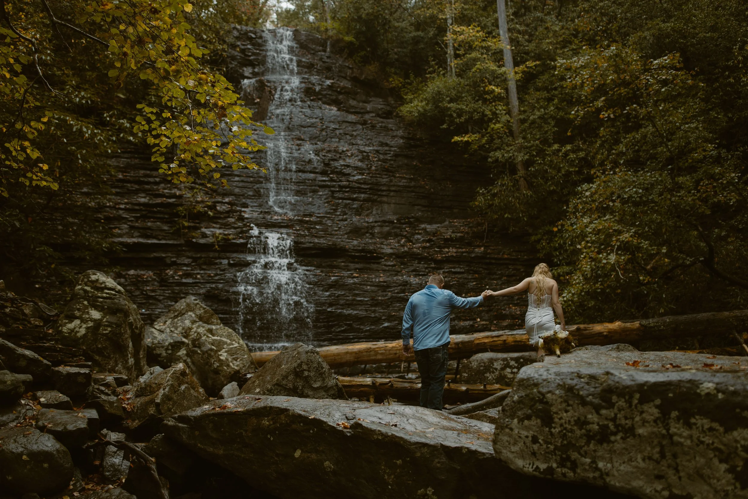 Tennessee-adventure-waterfall-fall-elopement