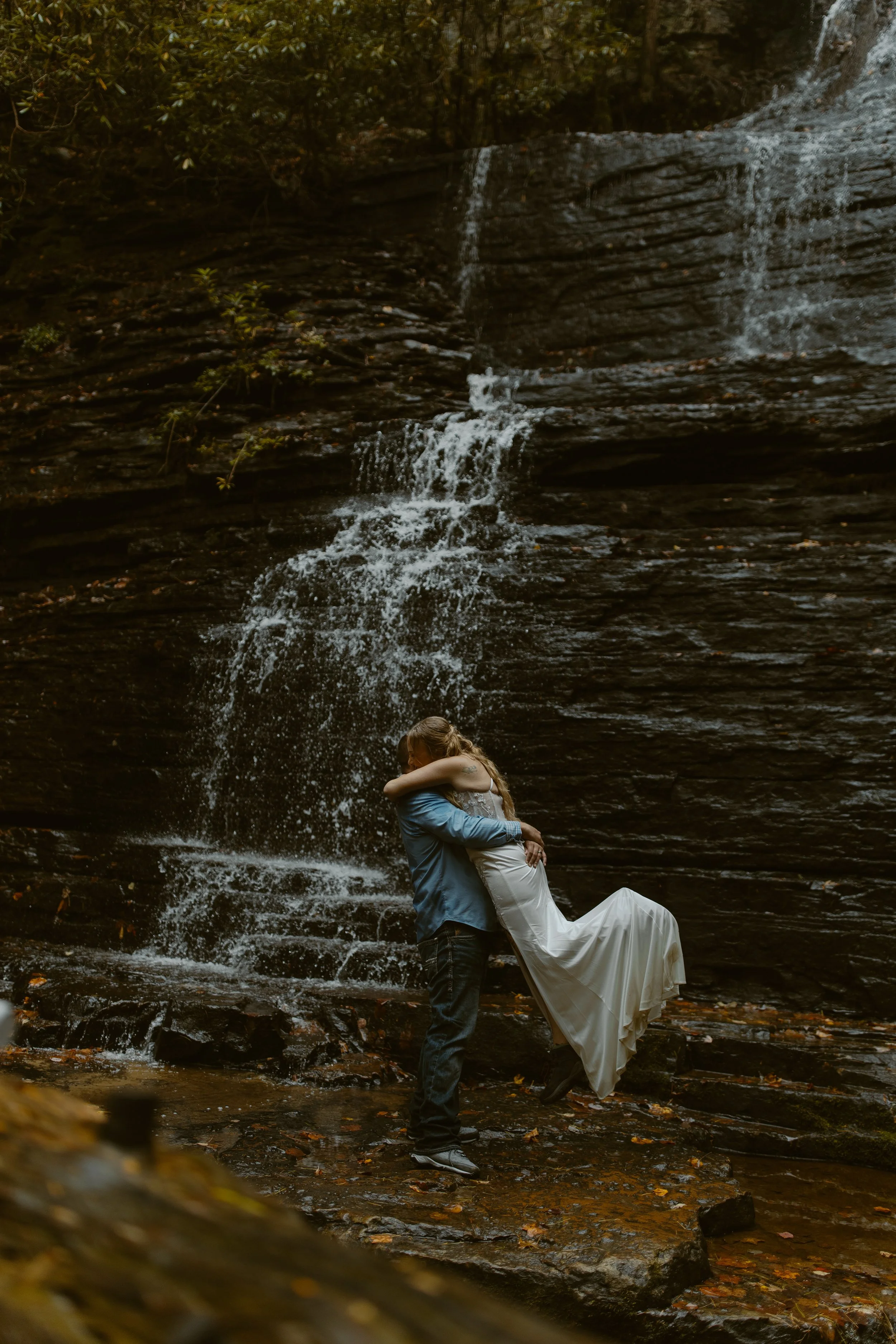 Tennessee-adventure-waterfall-fall-elopement