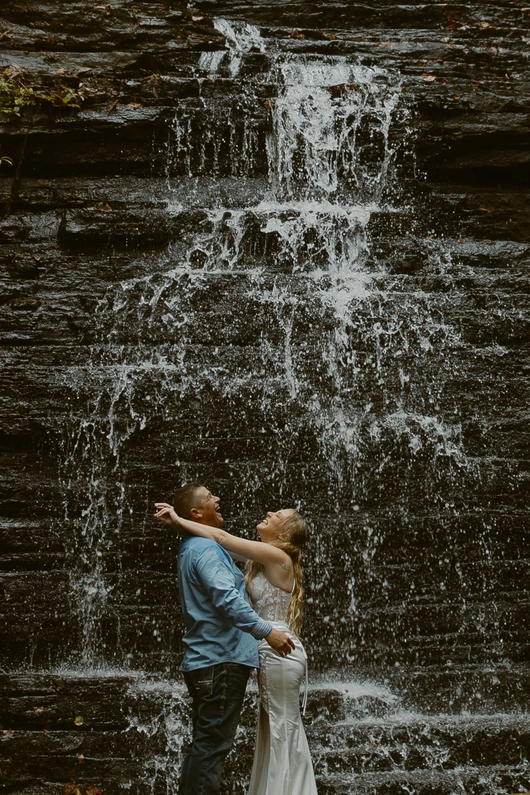 Tennessee-adventure-waterfall-fall-elopement