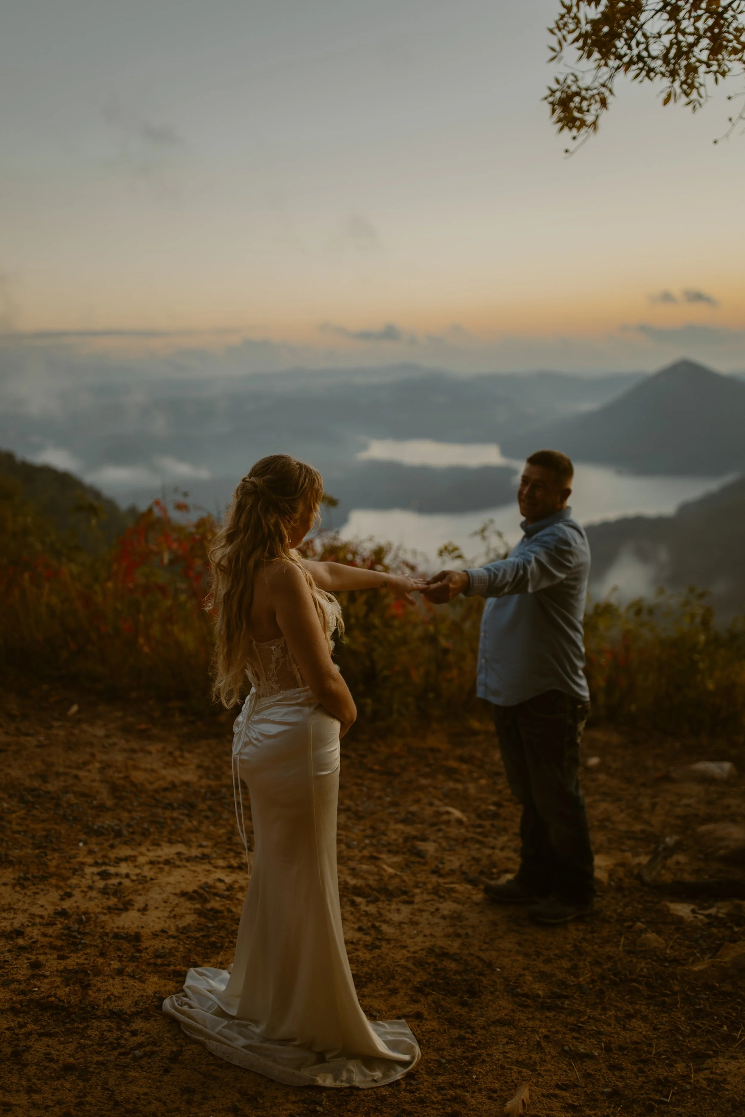 Tennessee-adventure-waterfall-fall-elopement