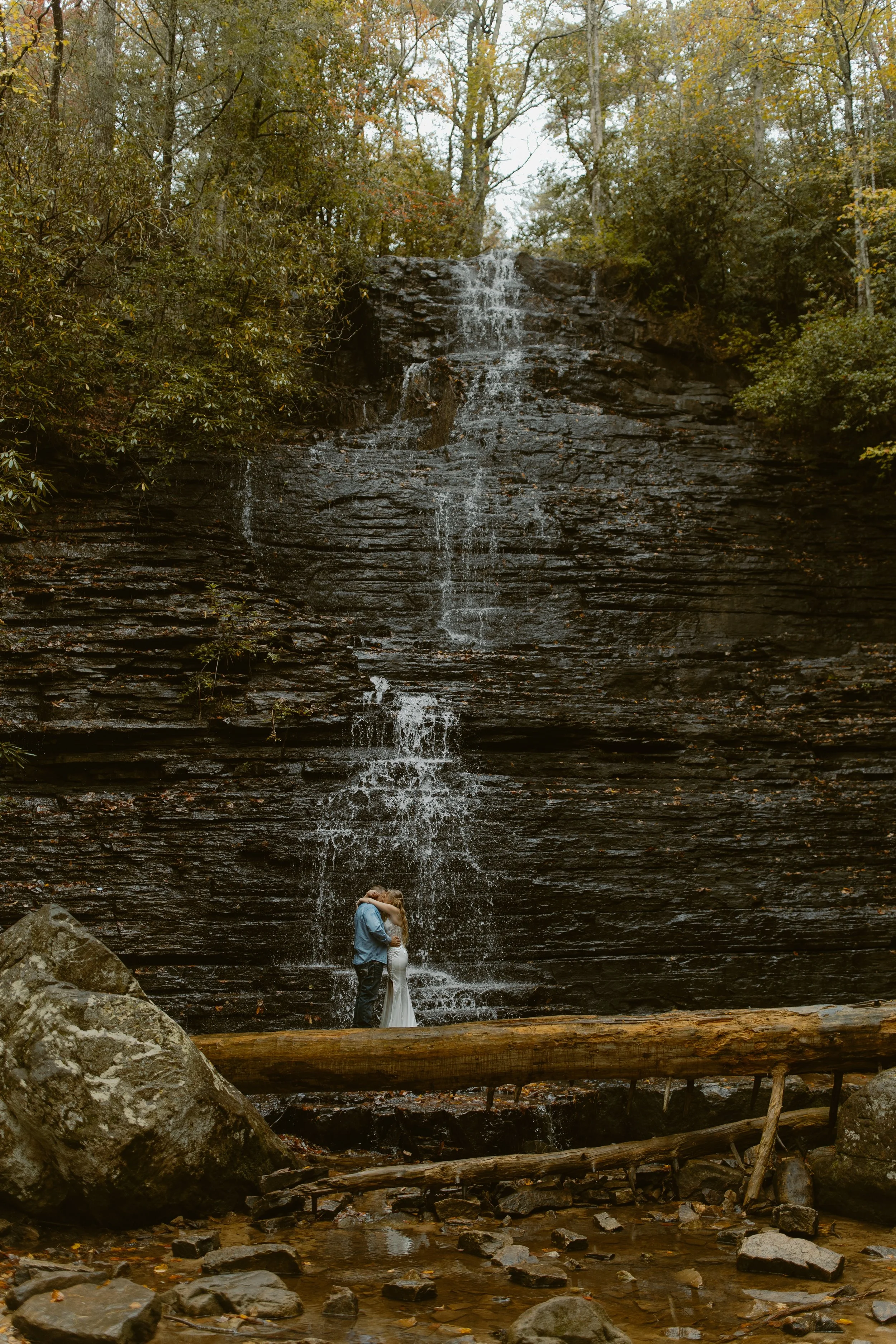 Tennessee-adventure-waterfall-fall-elopement