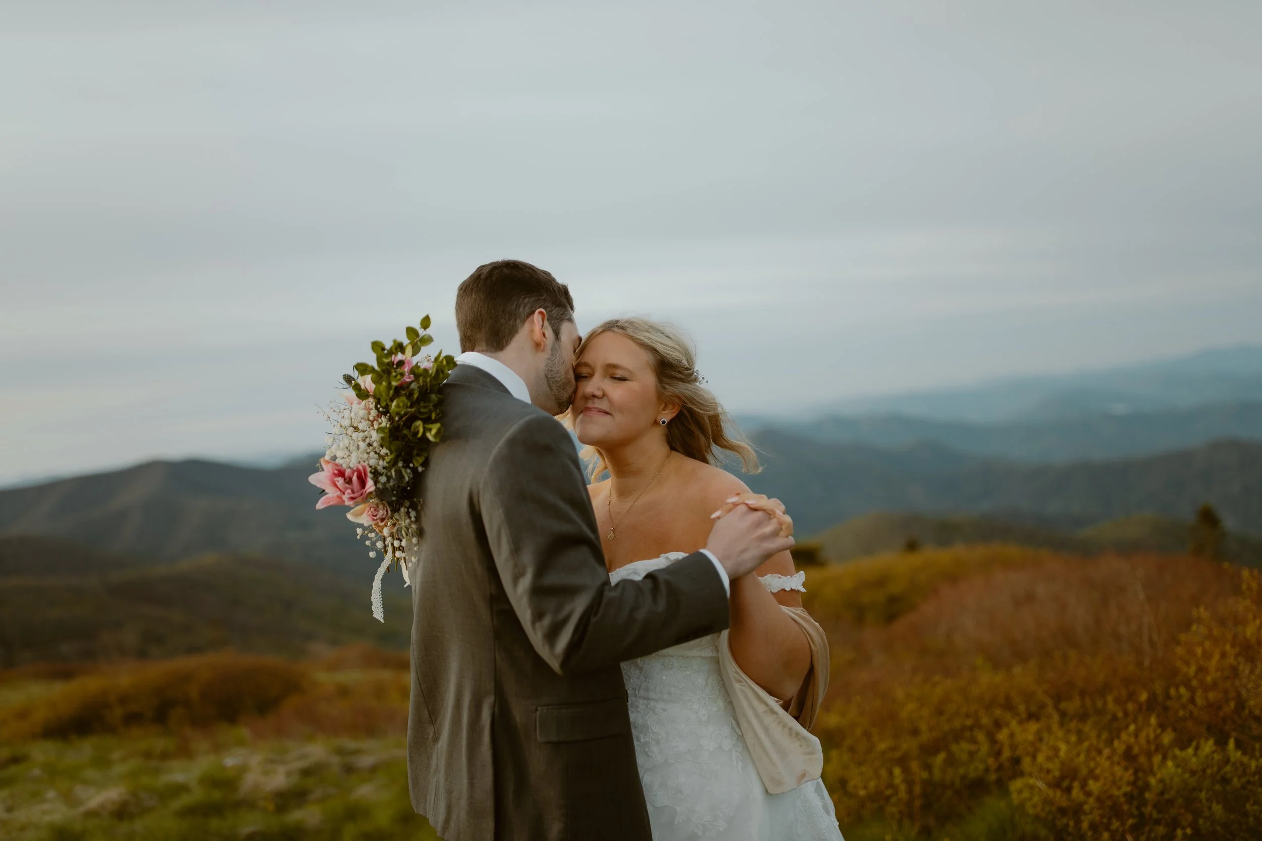 sunrise-roan-mountain-elopement-Tennessee