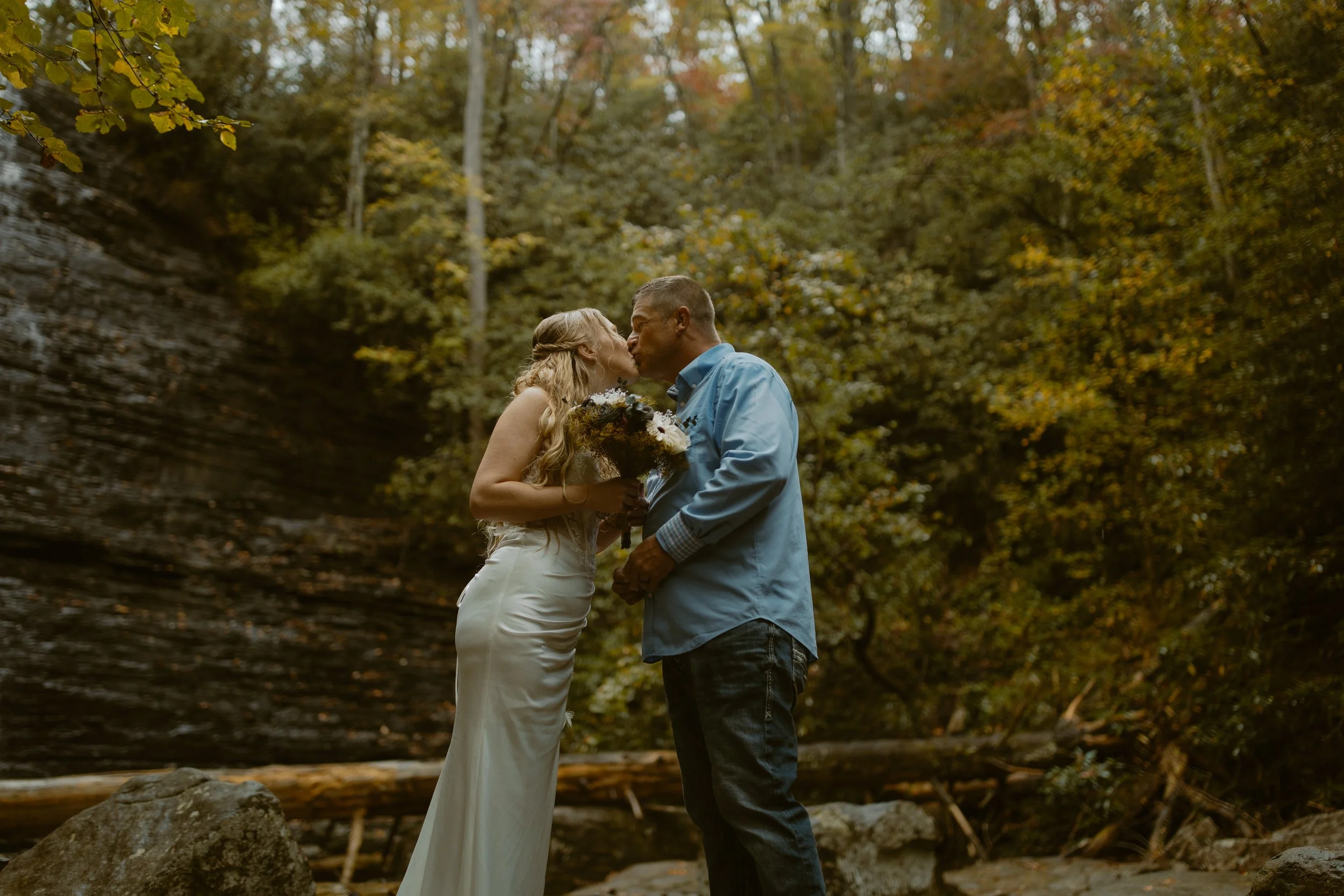 Tennessee-adventure-waterfall-fall-elopement