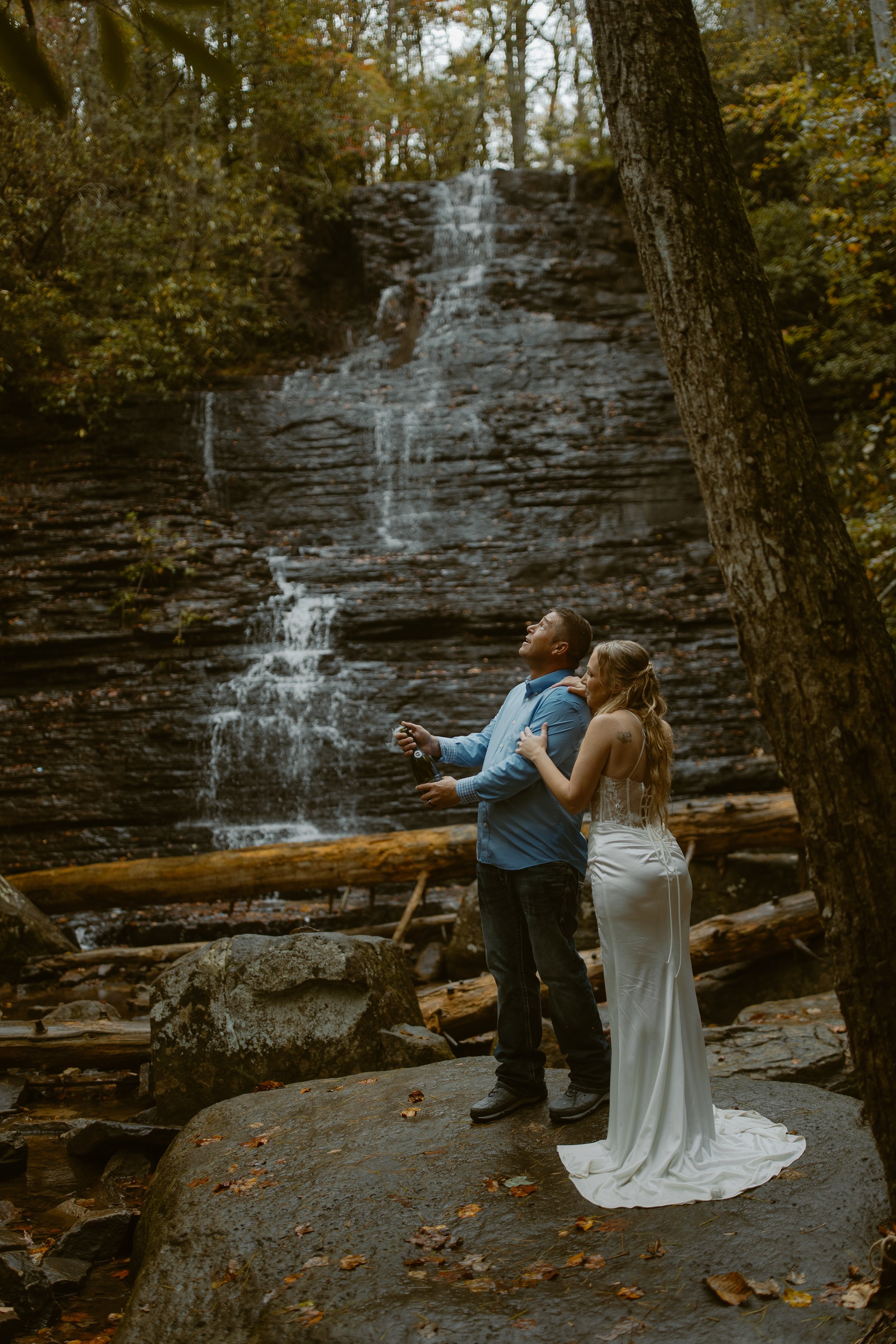 Tennessee-adventure-waterfall-fall-elopement