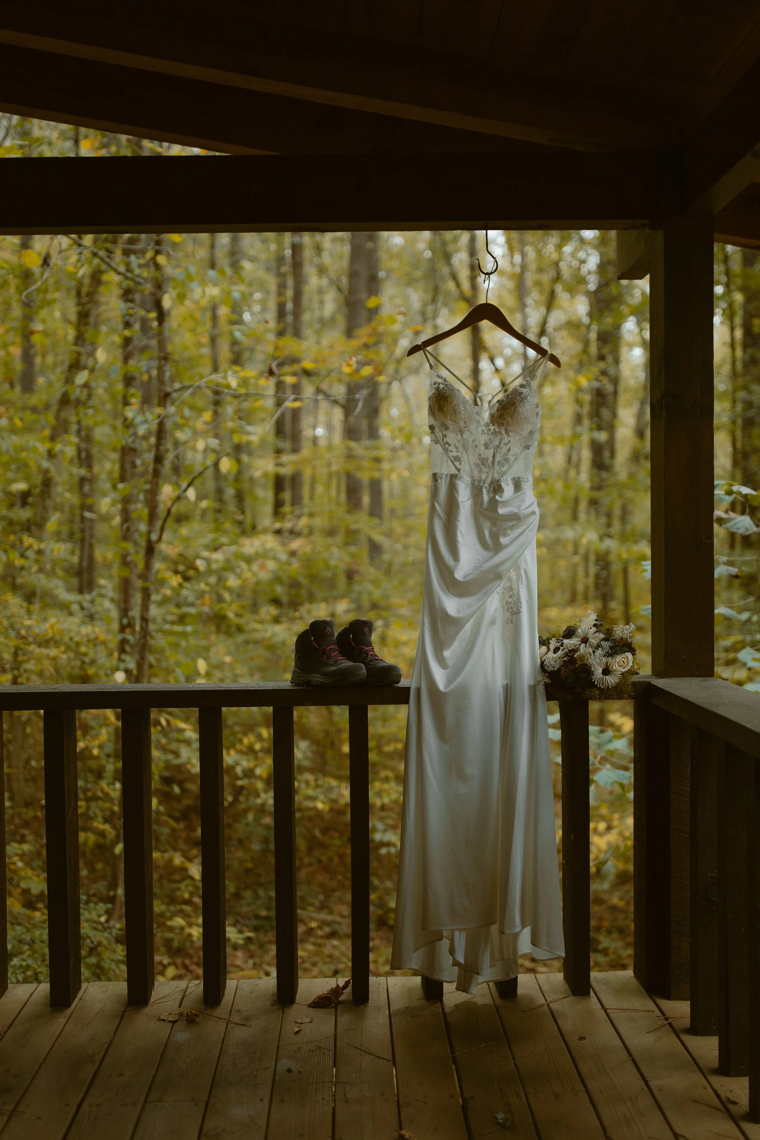 Tennessee-adventure-waterfall-fall-elopement