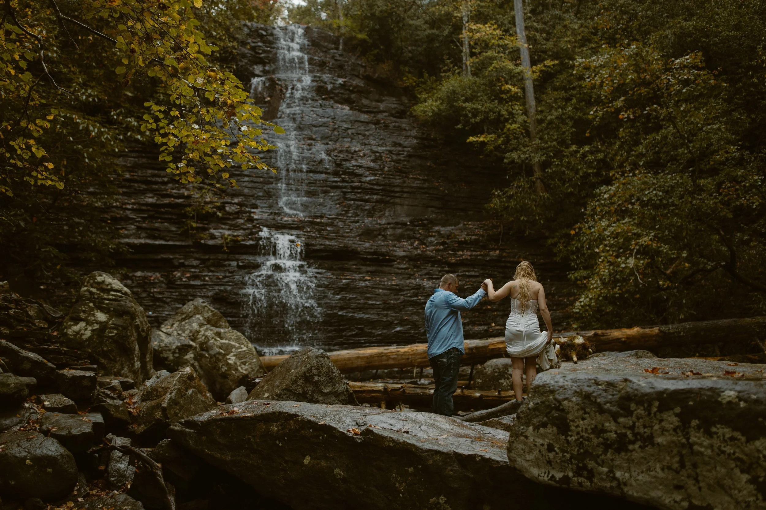 Tennessee-adventure-waterfall-fall-elopement