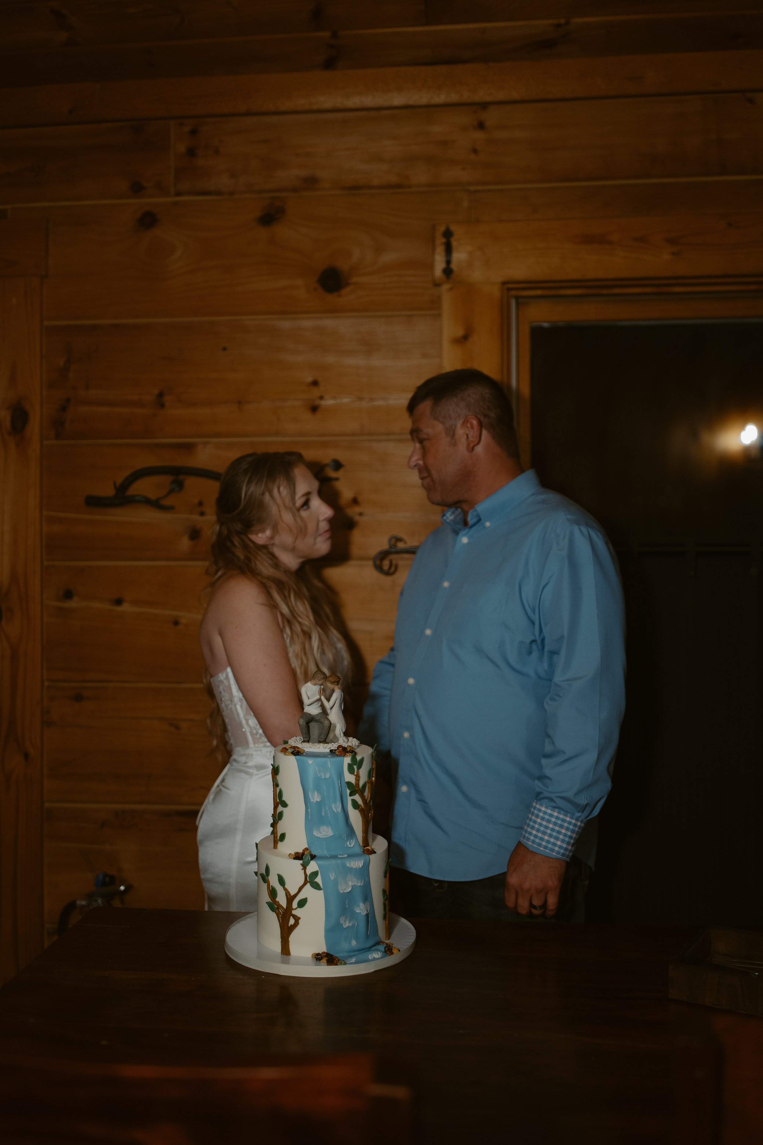 Tennessee-adventure-waterfall-fall-elopement