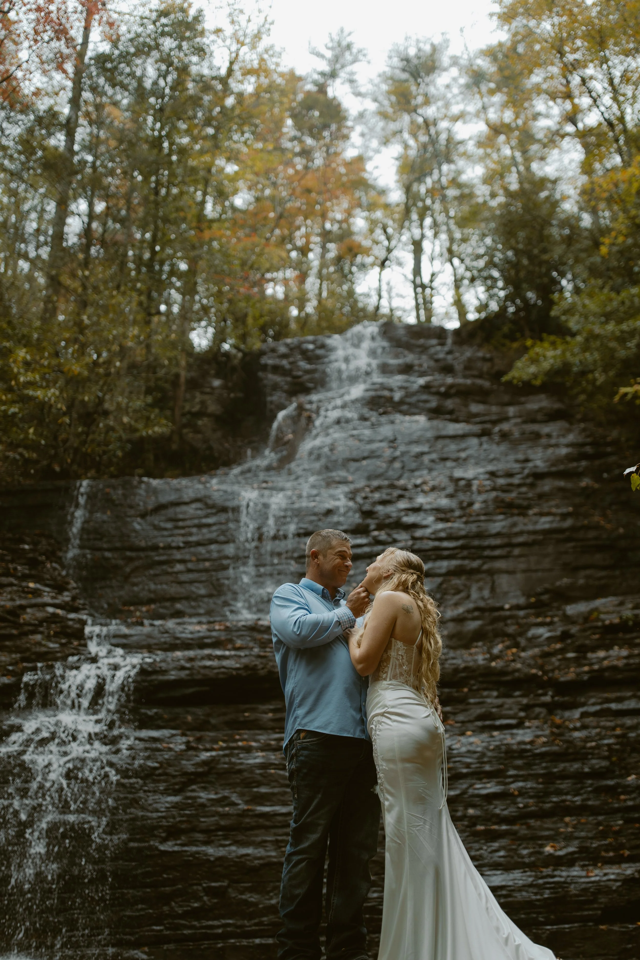Tennessee-adventure-waterfall-fall-elopement