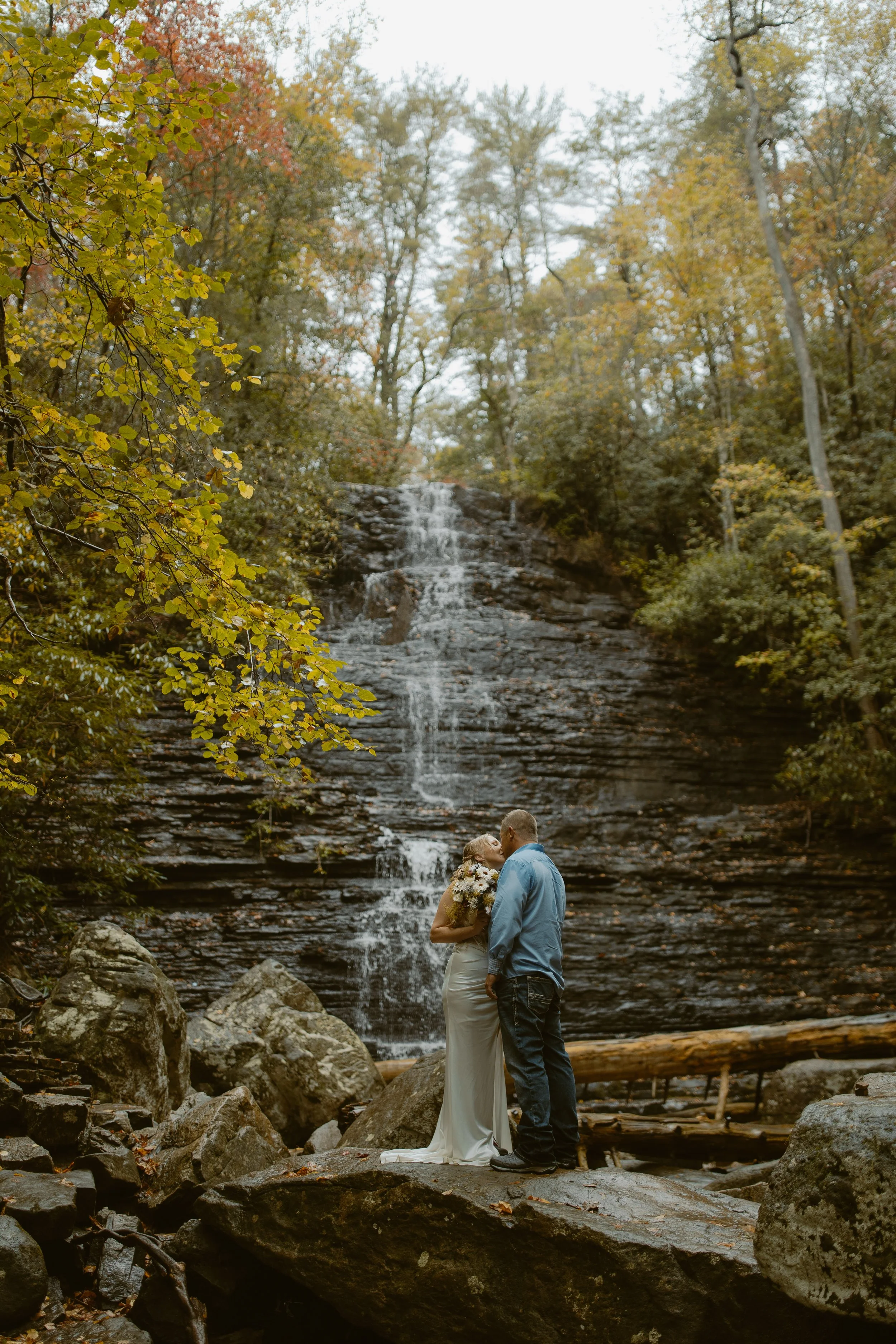 Tennessee-adventure-waterfall-fall-elopement