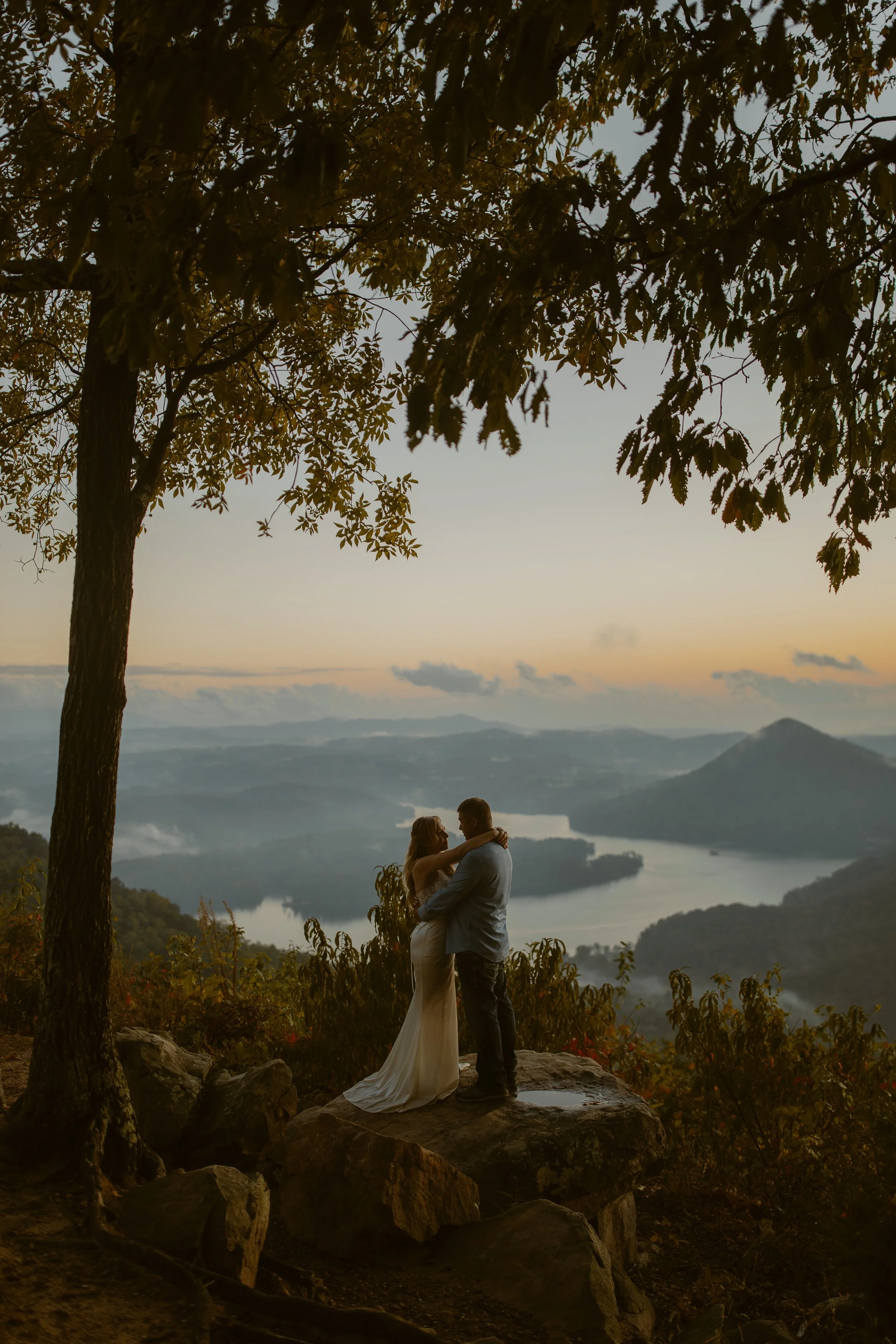 Tennessee-adventure-waterfall-fall-elopement