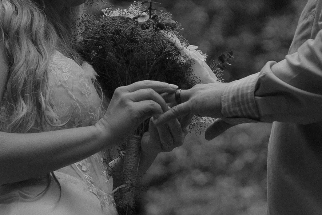 Tennessee-adventure-waterfall-fall-elopement