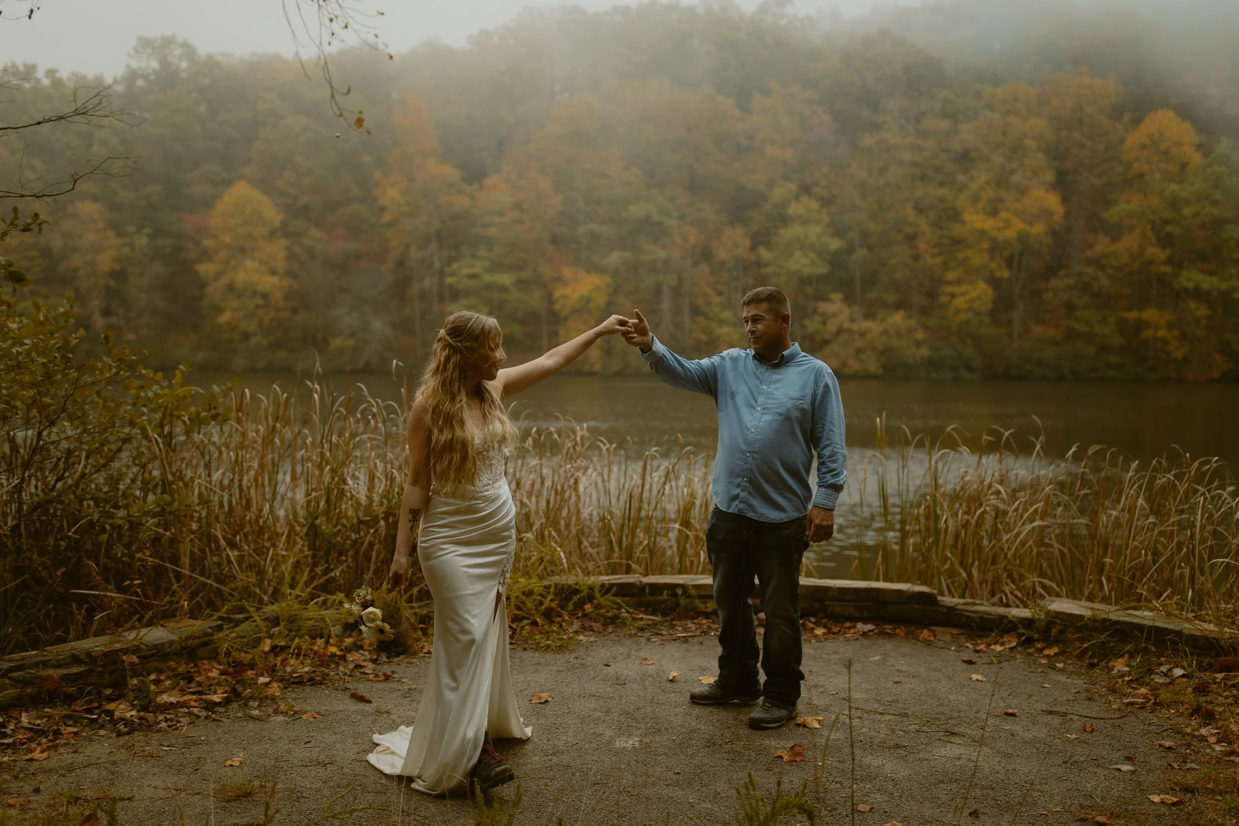Tennessee-adventure-waterfall-fall-elopement
