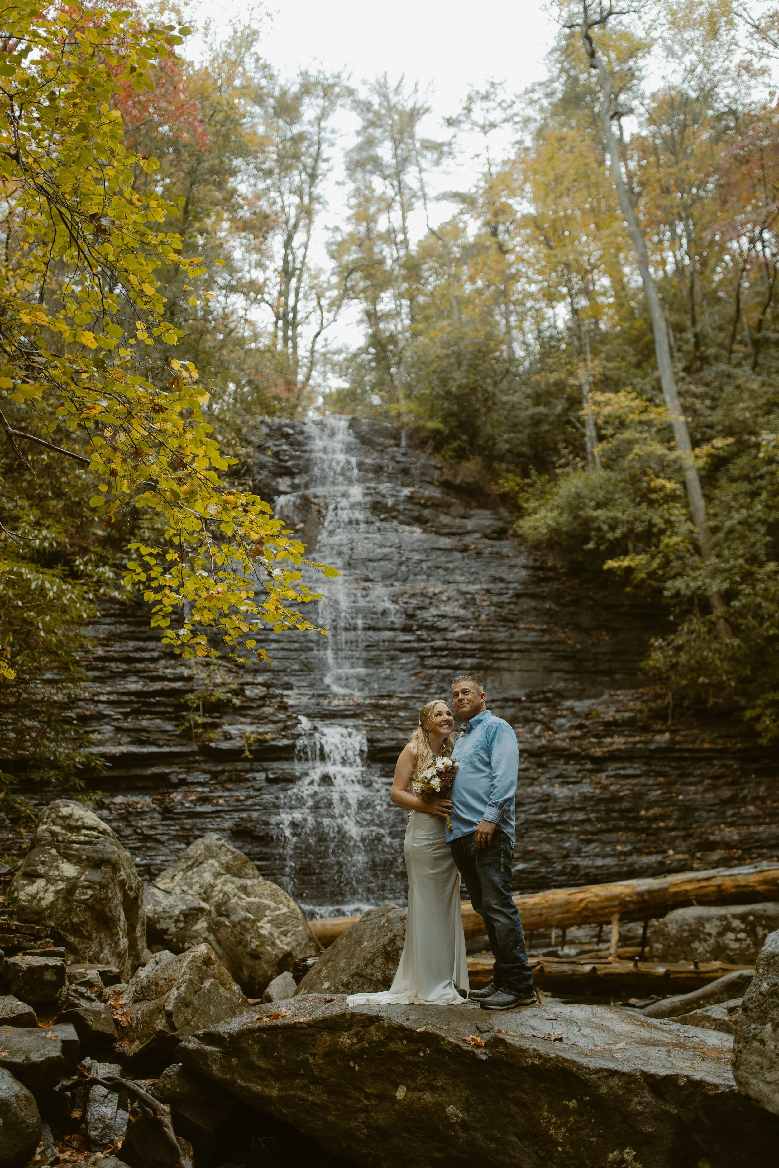 Tennessee-adventure-waterfall-fall-elopement