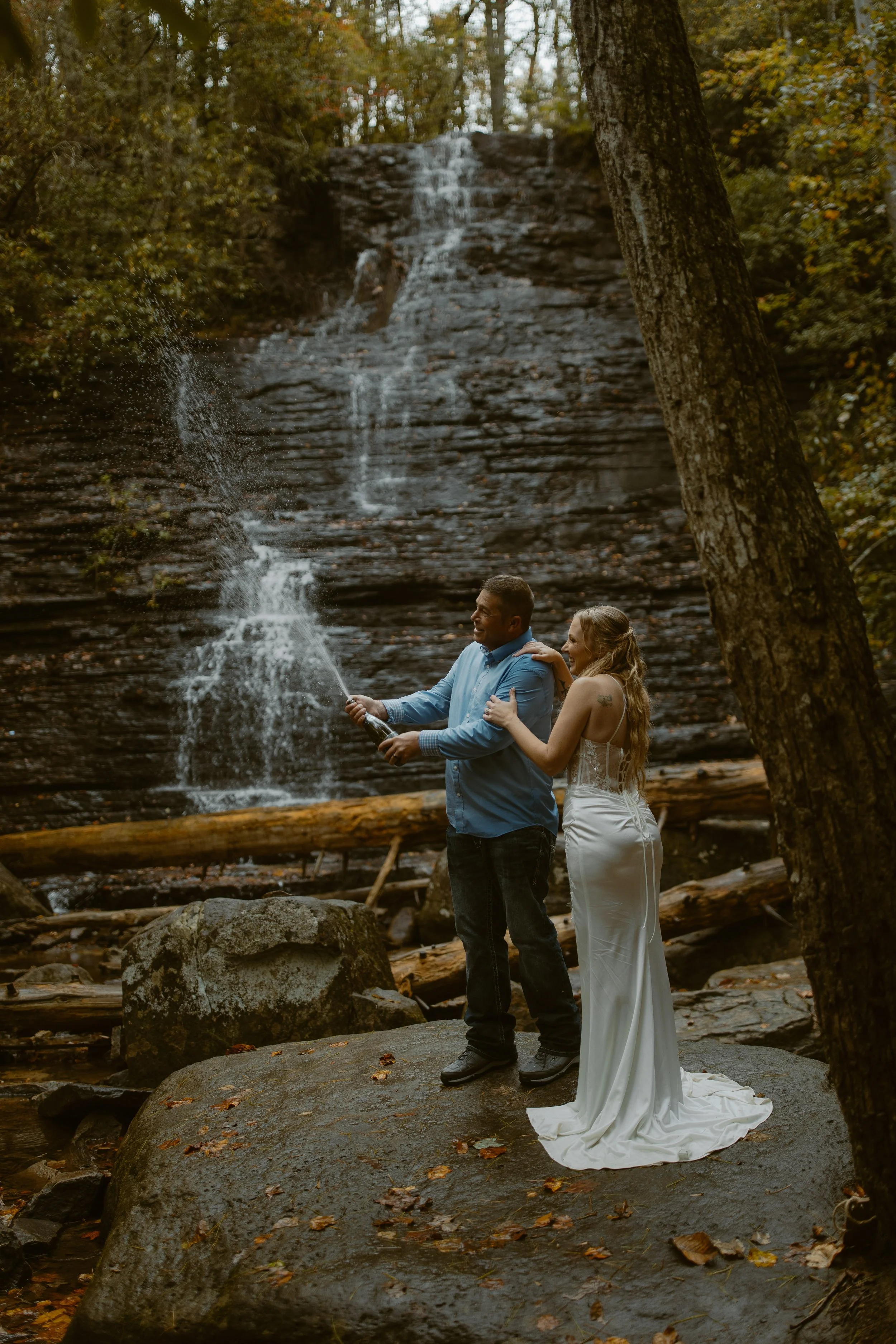 Tennessee-adventure-waterfall-fall-elopement