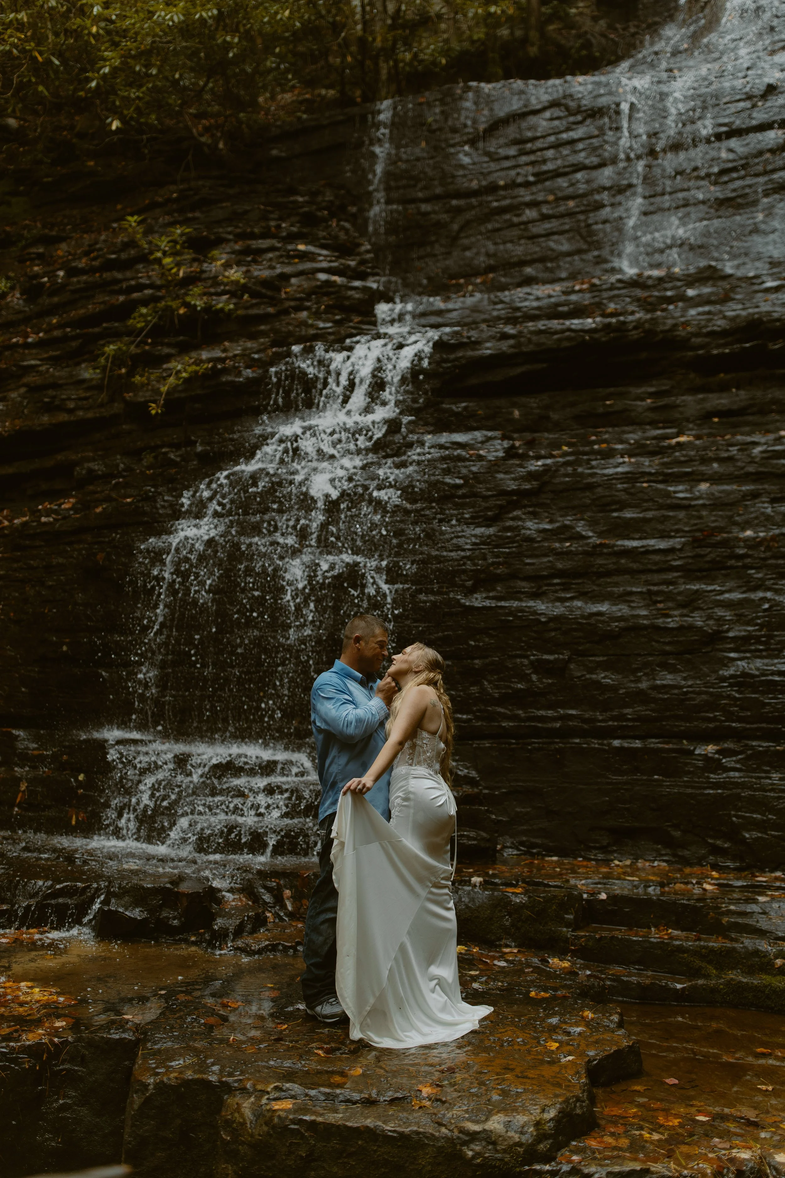 Tennessee-adventure-waterfall-fall-elopement