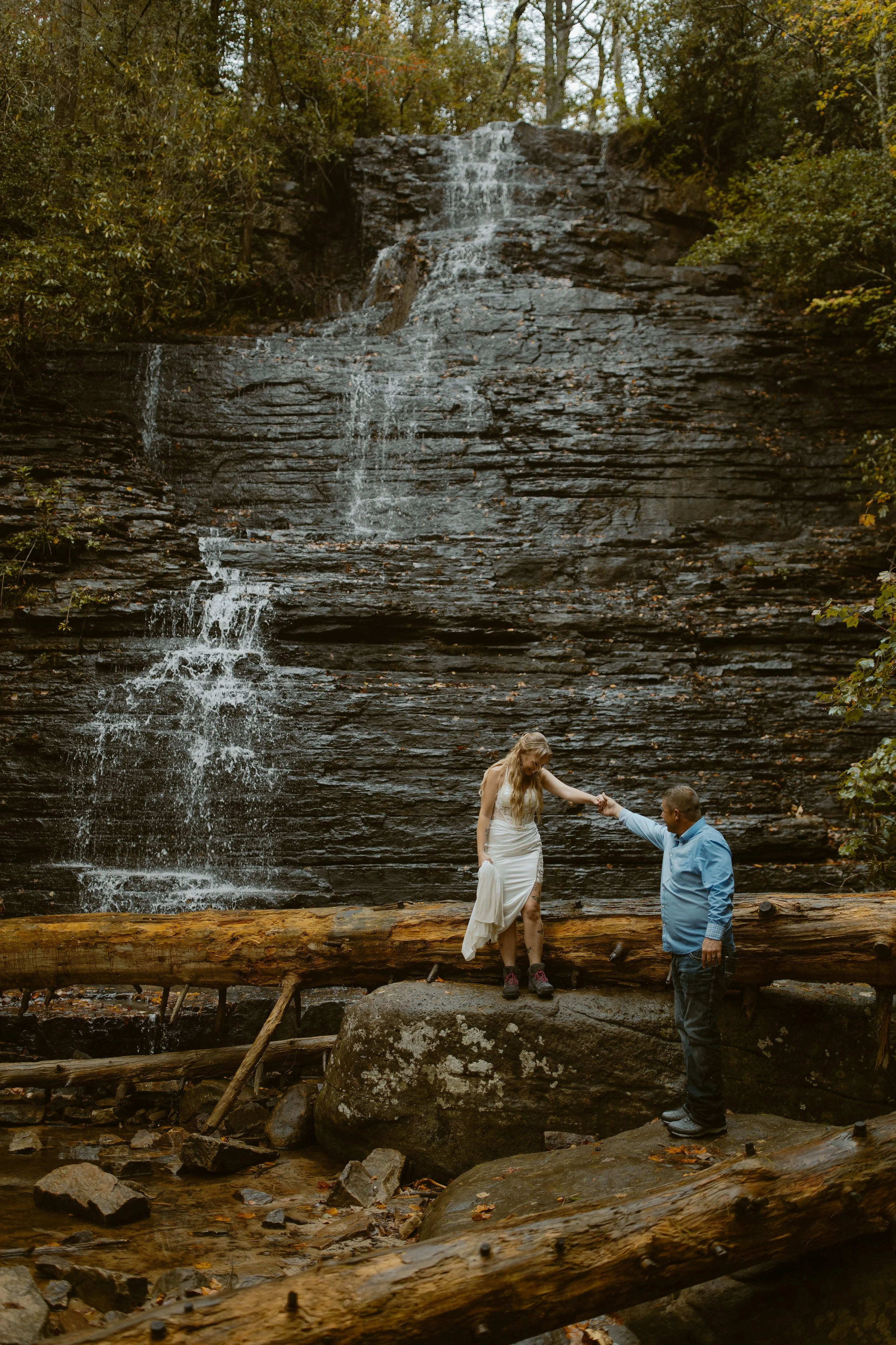 Tennessee-adventure-waterfall-fall-elopement