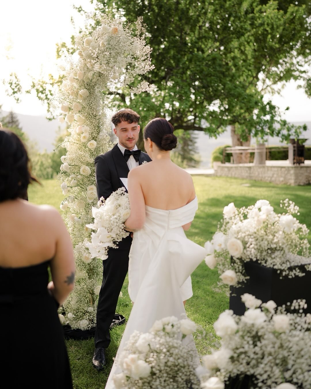 Love In Black &amp; White 🖤🤍

When every detail speaks of style, contrast, and raw emotion.
Crisp whites meet bold blacks.
Clean lines. A sculptural gown. Monochrome florals.
A magnetic couple, tender, fierce, and unapologetically in love.
No fuss.