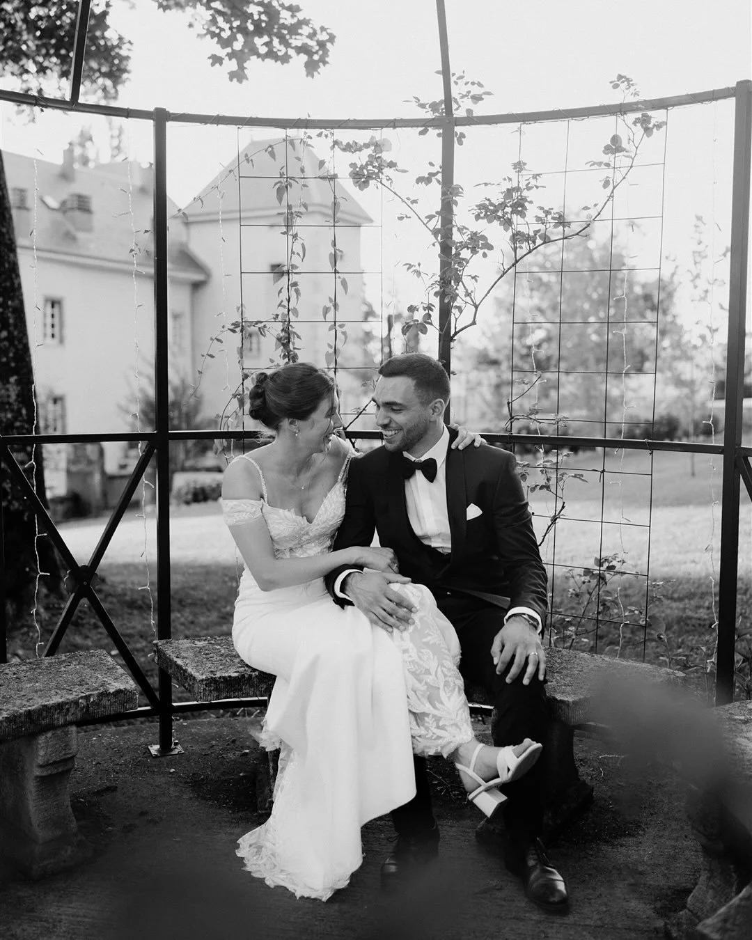 A day full of laughter, filled with a touch of elegance and that effortless kind of joy. The kind you don&rsquo;t plan, it just happens when love feels this real.
And these two made love look easy and unforgettable.

Joy &ndash; Elegance &ndash; Auth