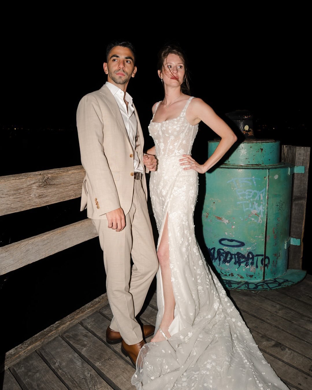 From New York to Annecy.

By the lake, under the mountains, where it all began.
Annecy isn&rsquo;t just a place. It&rsquo;s part of her story.
Getting married here wasn&rsquo;t only about beauty, but about roots, memories, and a love carried home.

S