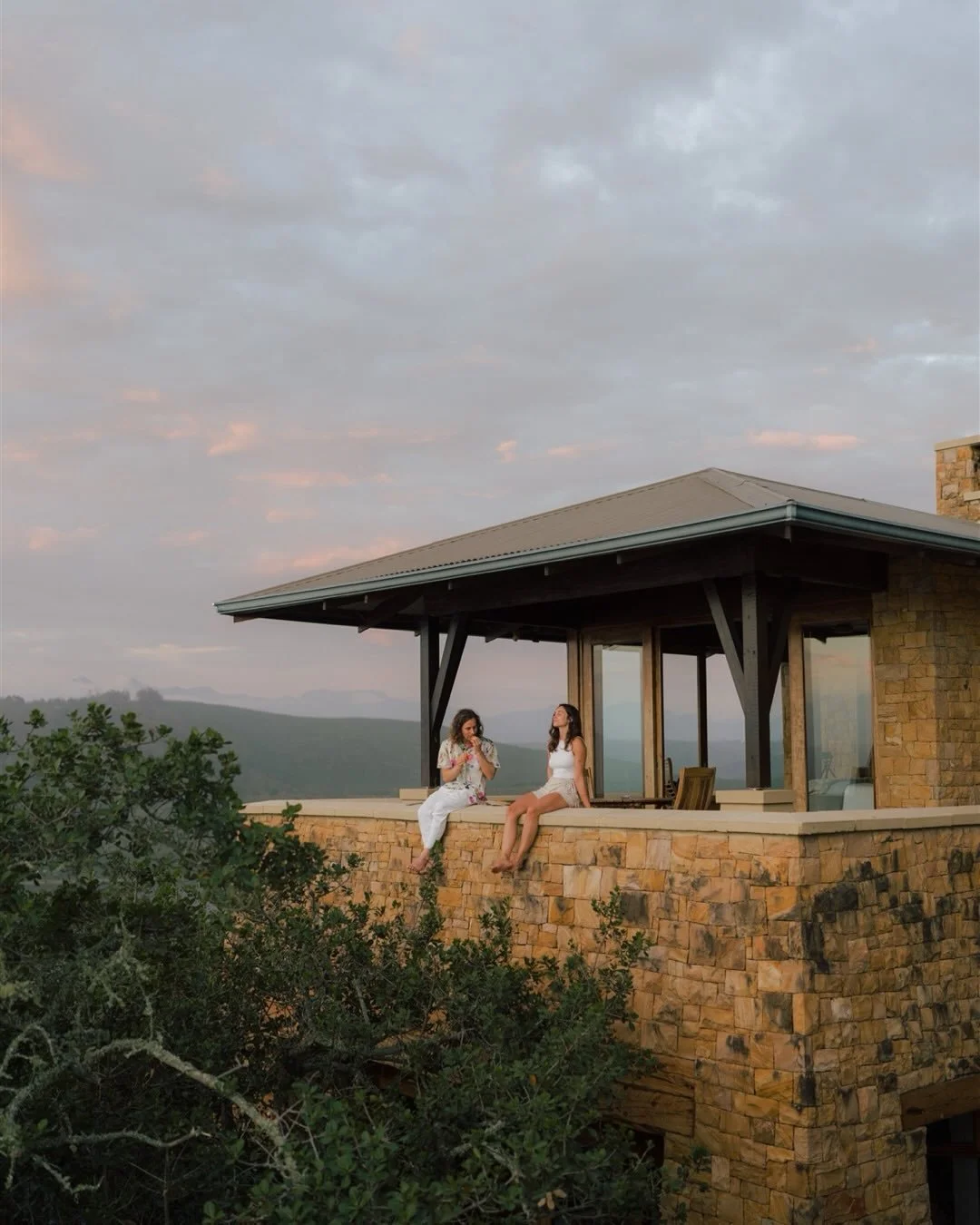 That kind of sunset you never rush.

@juliii_kovalenko / @gunnarbjarkiii 
@fromacompletestranger 

#destinationweddingphotographer
#tadweddingphotographer
#goldenhourlight
#sunsetvibes
#chilling