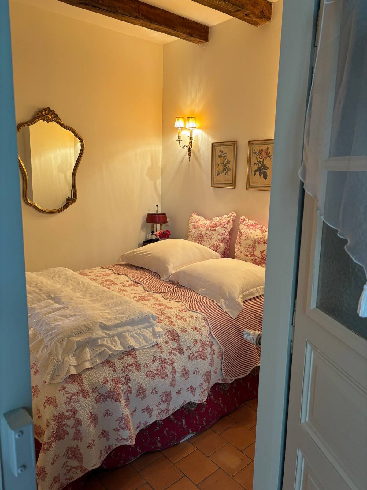 La Maison Dovalle - Les Remparts 1 - Bedroom 1 - Queen Bed
