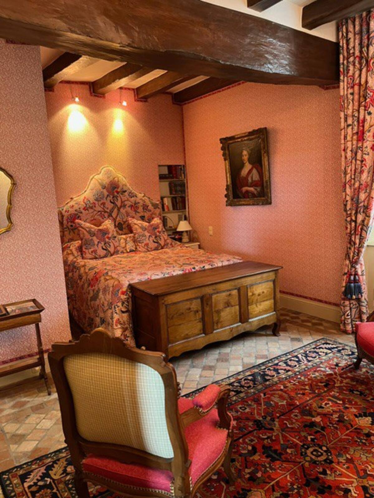 La Maison Dovalle - La Tourelle - Bed Room II, Queen bed, Bed linens, Clothing storage, Hangers, Heating, Room-darkening shades