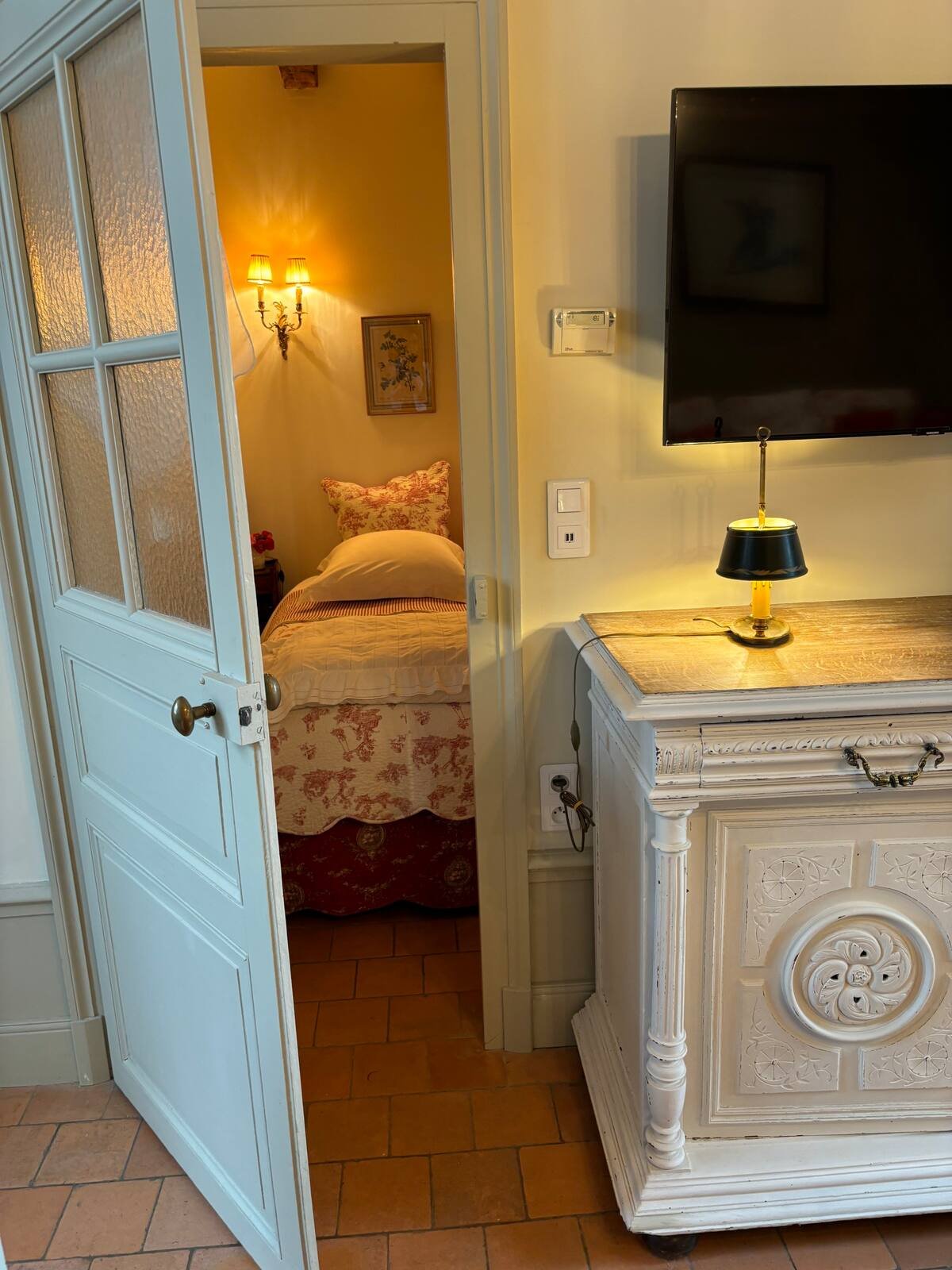 La Maison Dovalle - Les Remparts 1 - Bedroom - Queen Bed