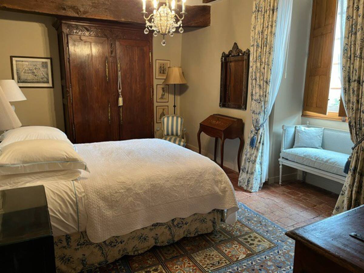 La Maison Dovalle - La Tourelle - Bed Room I, Queen bed, Bed linens, Clothing storage, Hangers, Heating, Room-darkening shades