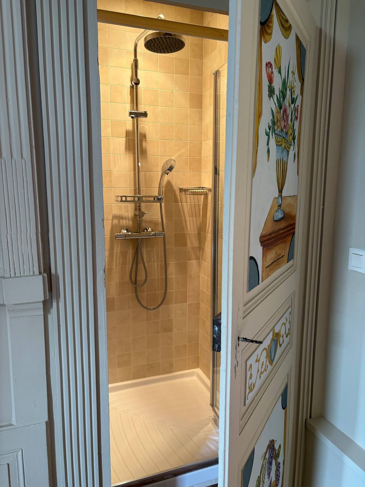 La Maison Dovalle - La Tourelle - Bathroom II, Full Bathroom, Body soap, Cleaning products, Hair dryer, Heating, Hot water