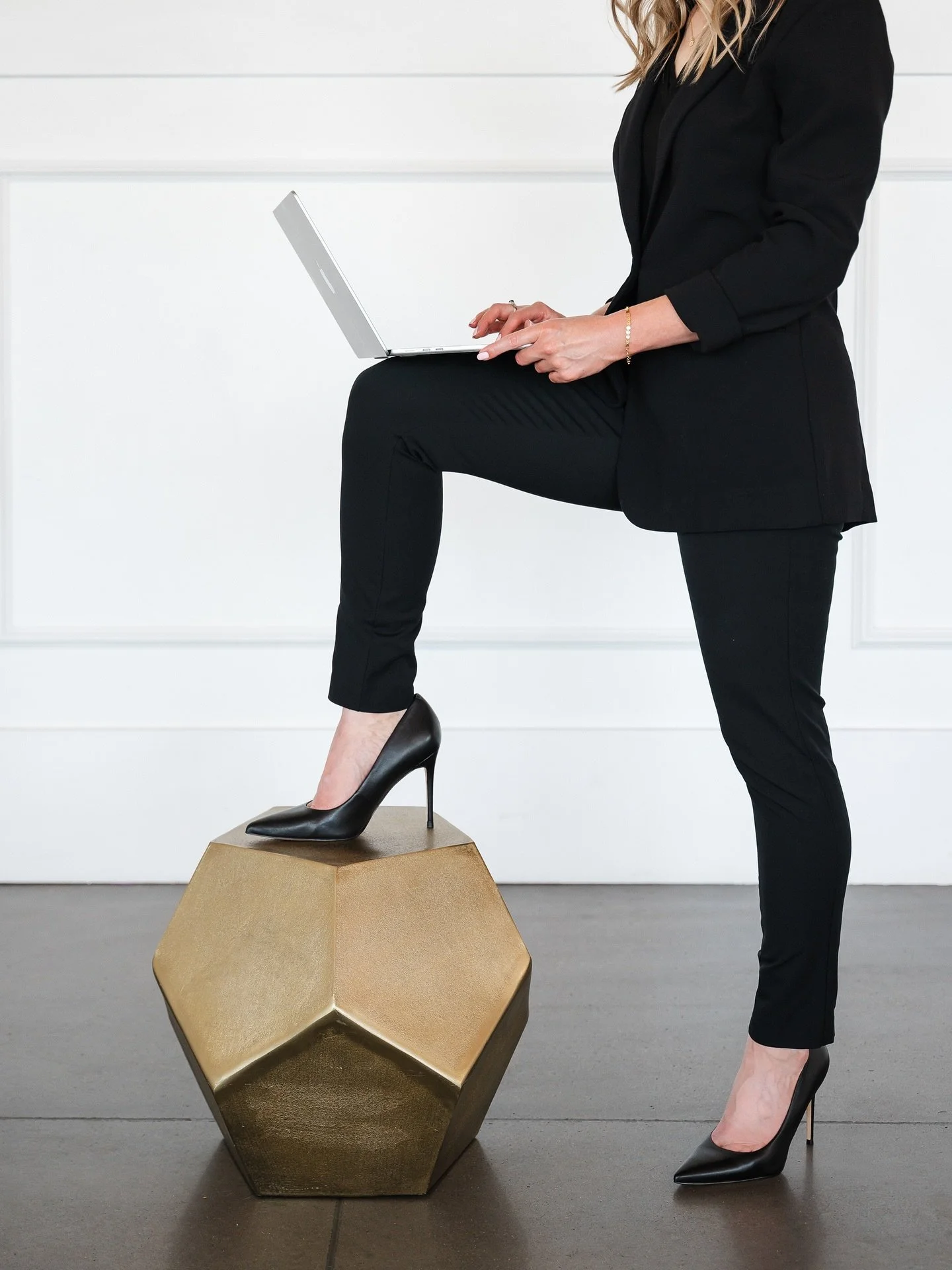 Huge congrats to my client @amyborkowski on launching her VA biz @elevated_workflow . ✨✨✨

From day one, Amy was clear: this isn&rsquo;t a side hustle&mdash;it&rsquo;s her new career. She knew professional photos would set the tone and immediately co