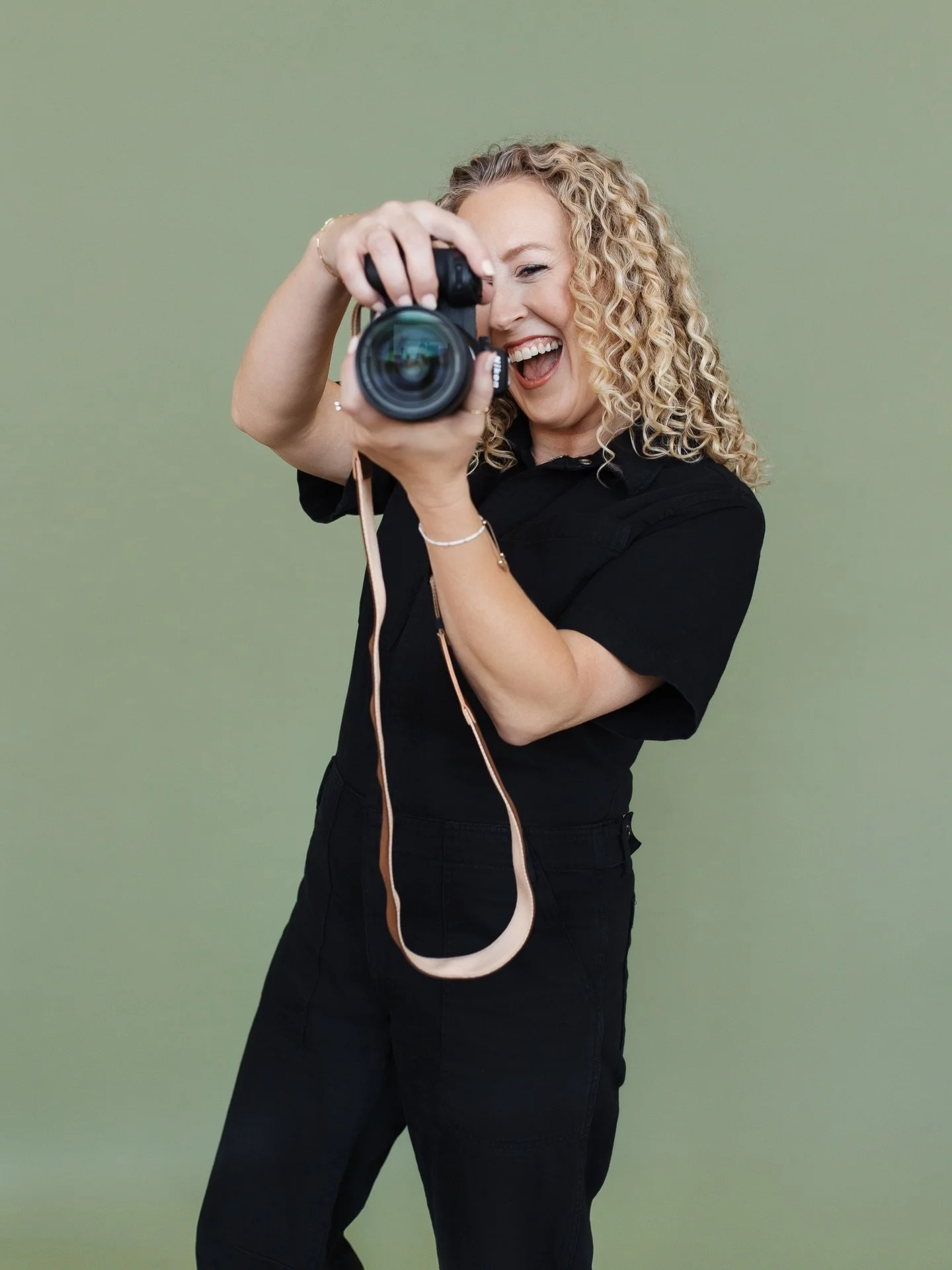 2026 is the year I&rsquo;m showing up more consistently to market my business. ✨✨✨

(Of course having new brand photos always helps.)

Who&rsquo;s with me? 

Whether that means scheduling your own brand photoshoot or you just need an accountability p