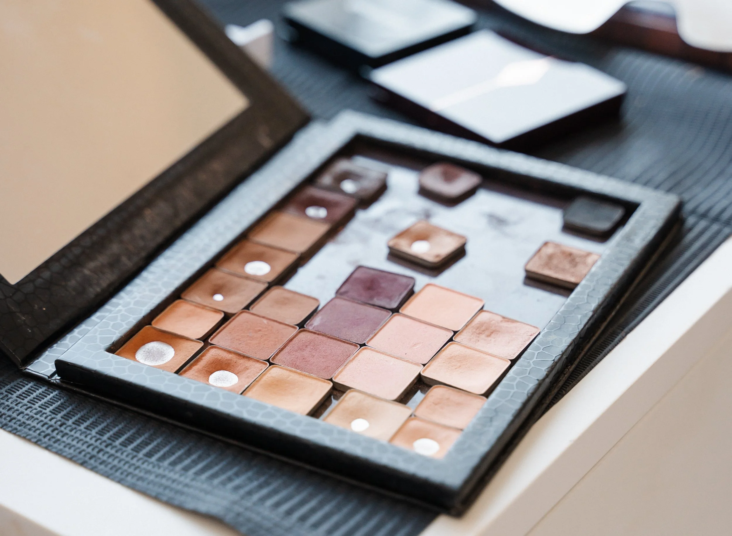 eyeshadow makeup palette with many different shades of color