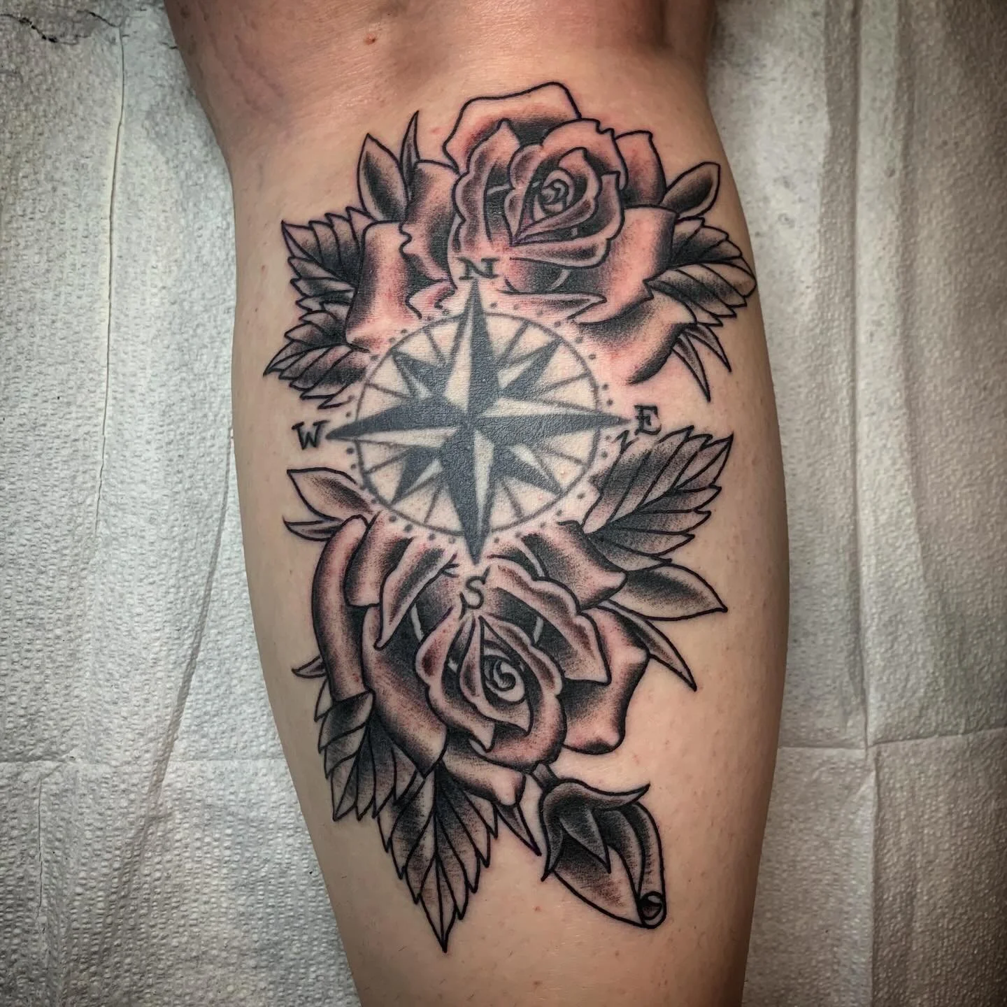 Black and grey rose add on to a previous compass tattoo. Made at @mainavetattoo 

Taking bookings for January if you&rsquo;re trying to get something done send me a message 

HAPPY NEW YEAR !