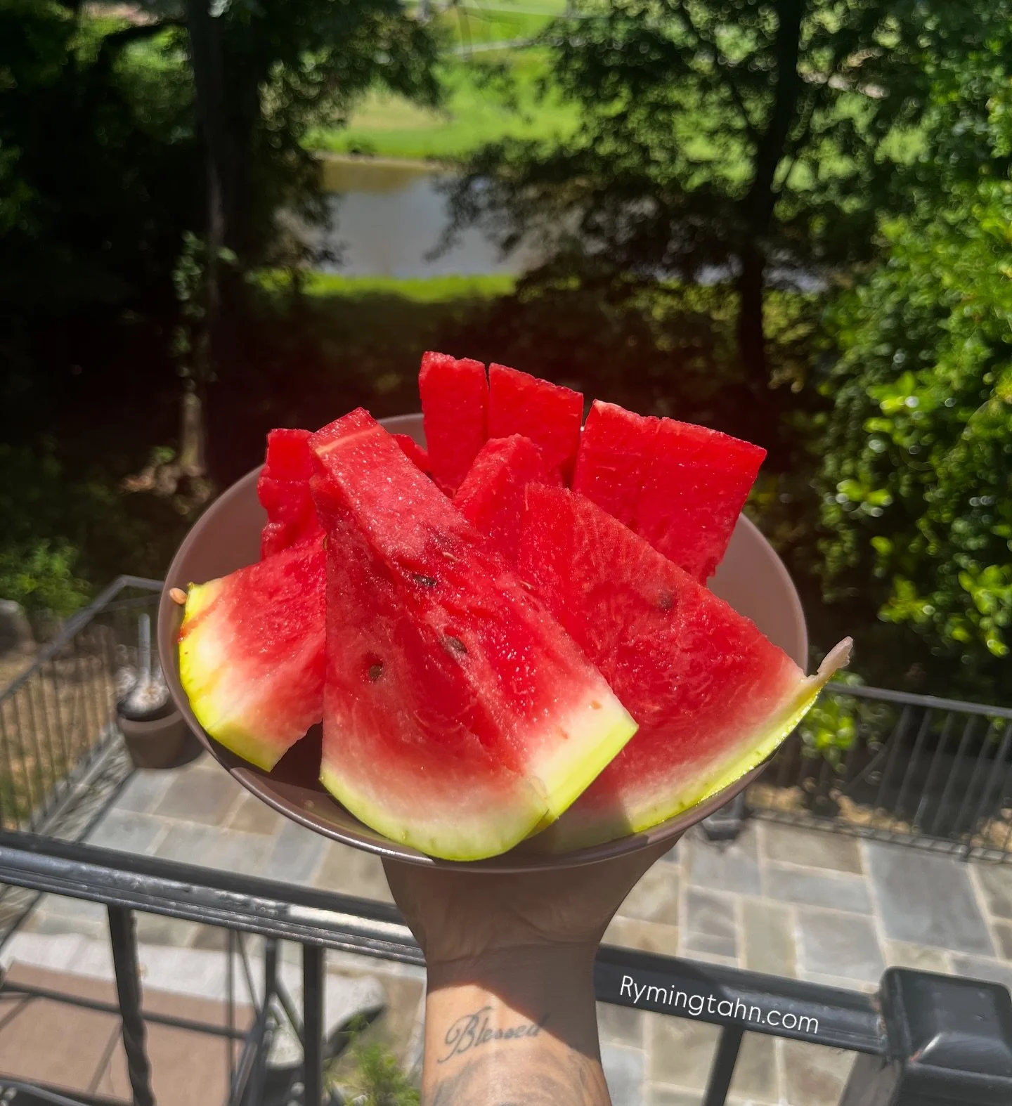 One of the beautiful perks of having a deep, intimate relationship with God 🙏🏽✨ is watching Him lovingly intervene in our everyday lives 💫.
Lately, I’ve noticed a shift… my desire for whole, nourishing foods is growing, while old crav