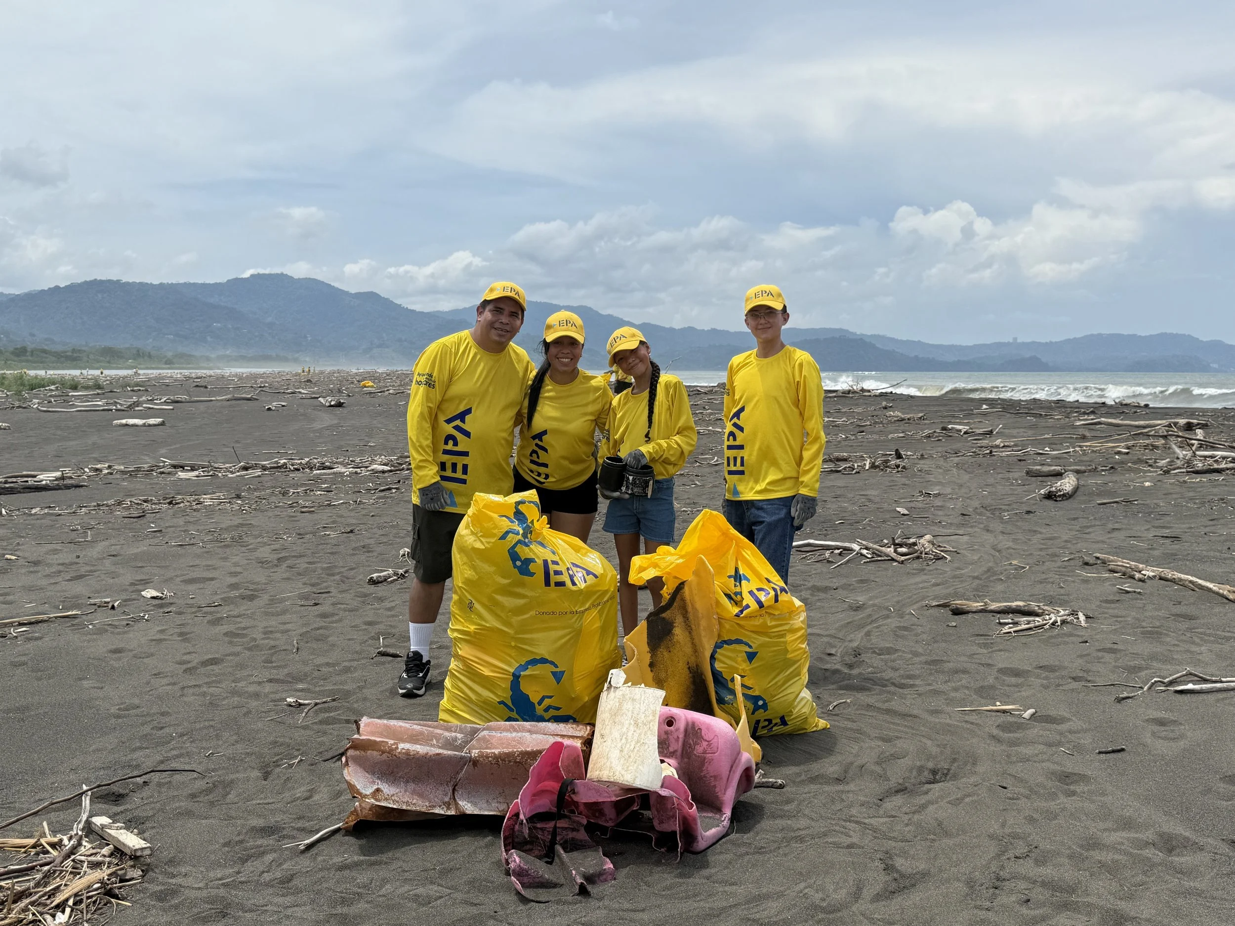 Día Mundial de playas. 80 voluntarios se sumaron a la recuperación ambiental de Guacalillo