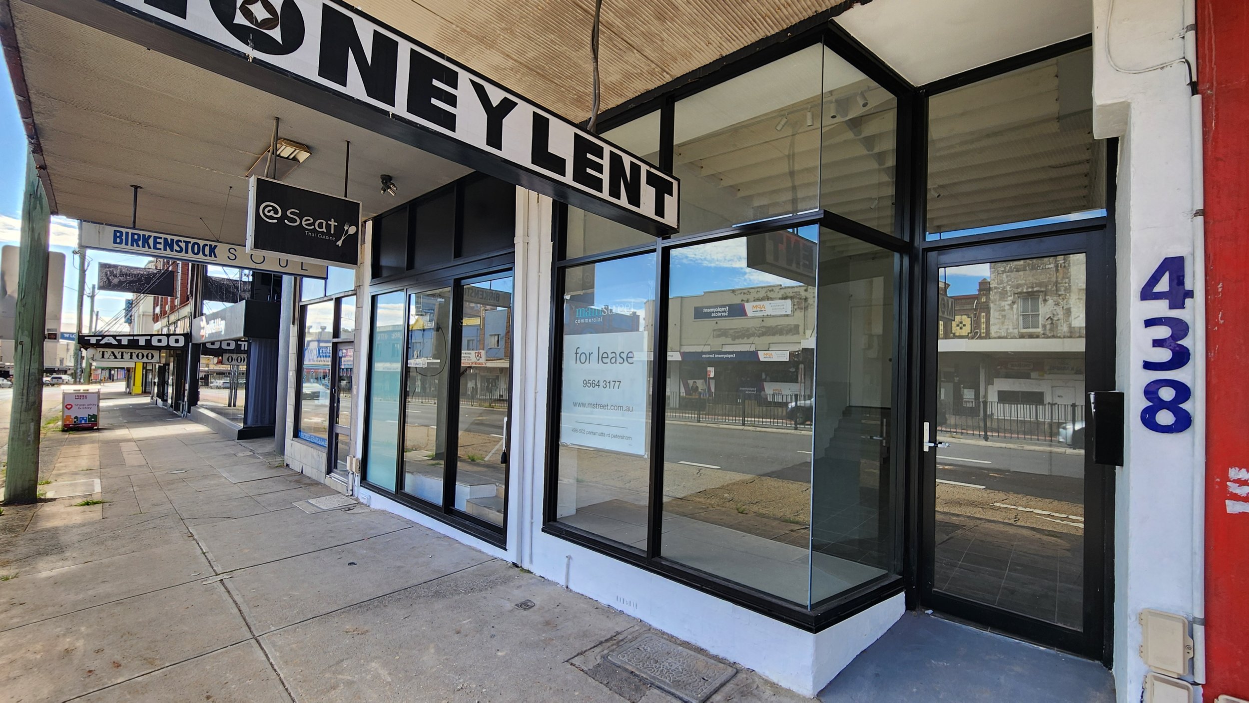 Aluminium frames for the shopfront