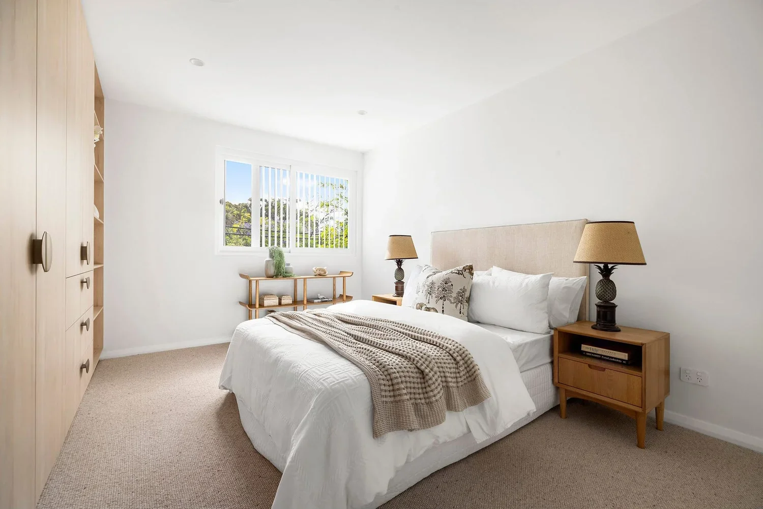 Aluminium privacy screen detail louvre system Sydney